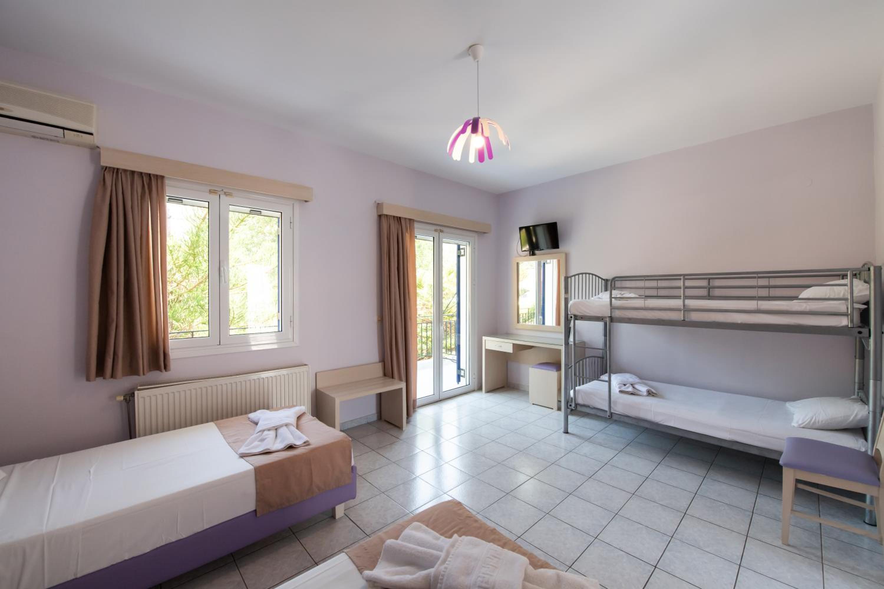 Quadruple Room with Balcony photo 1