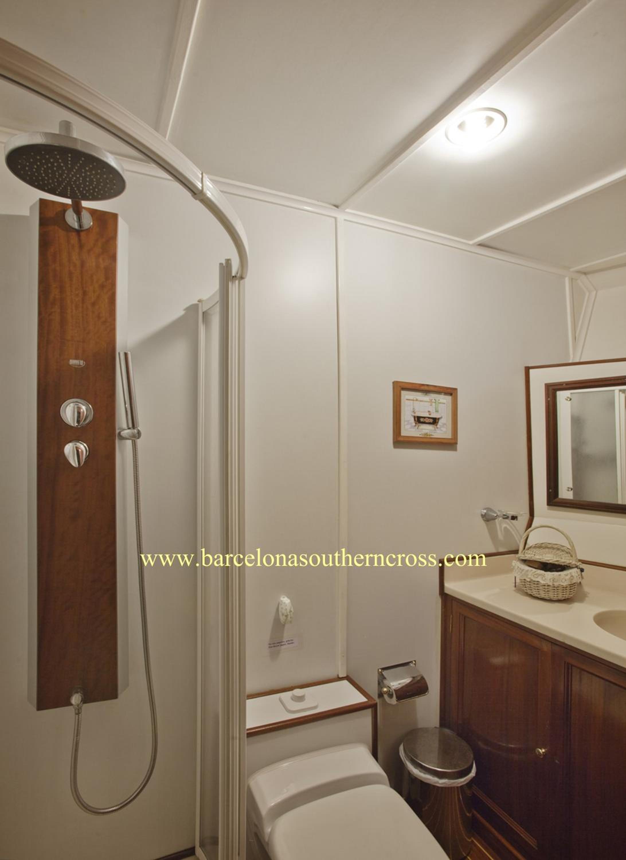 Cabin on Boat (2 Adults) photo 2
