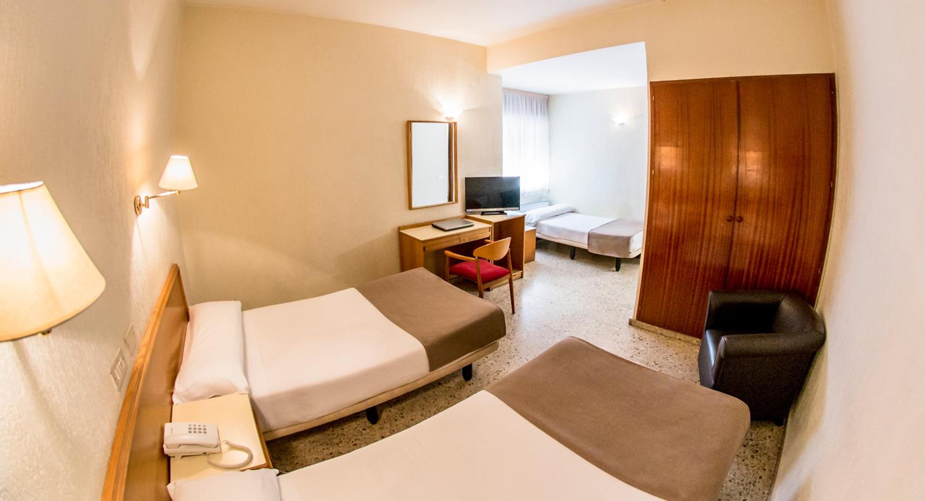 Triple Room - Photo 1