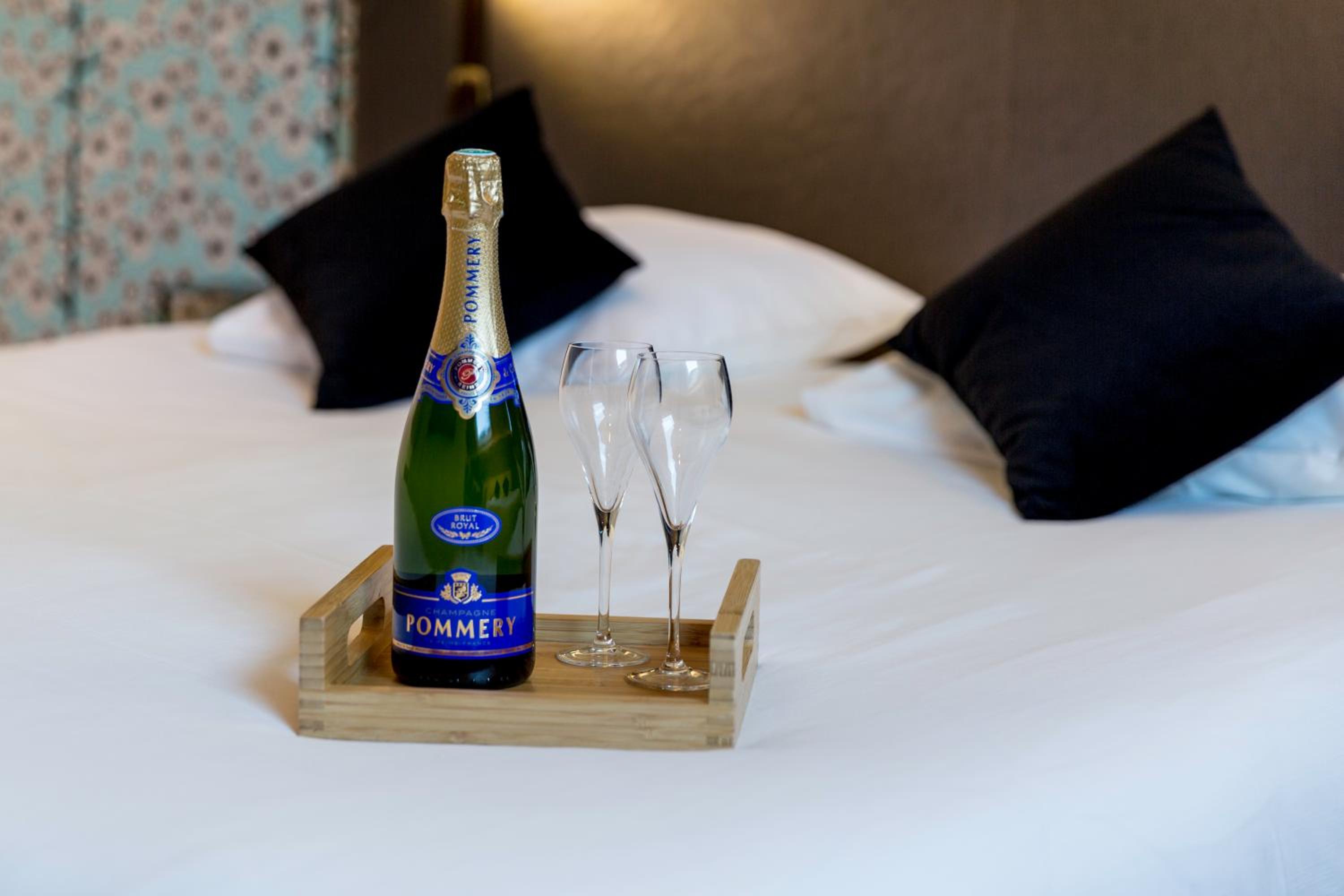 Privilege Double Room with one bottle of Champagne Pommery photo 3