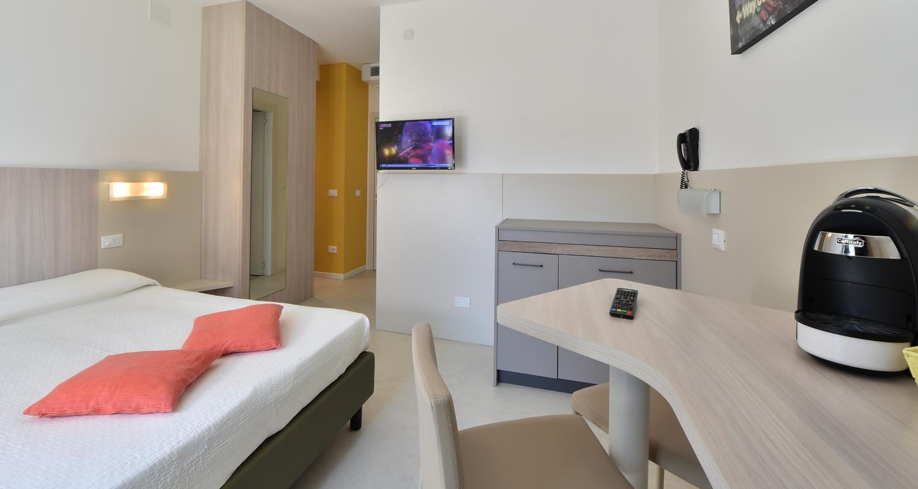 Two Connecting Rooms (5 Adults) - Photo 2