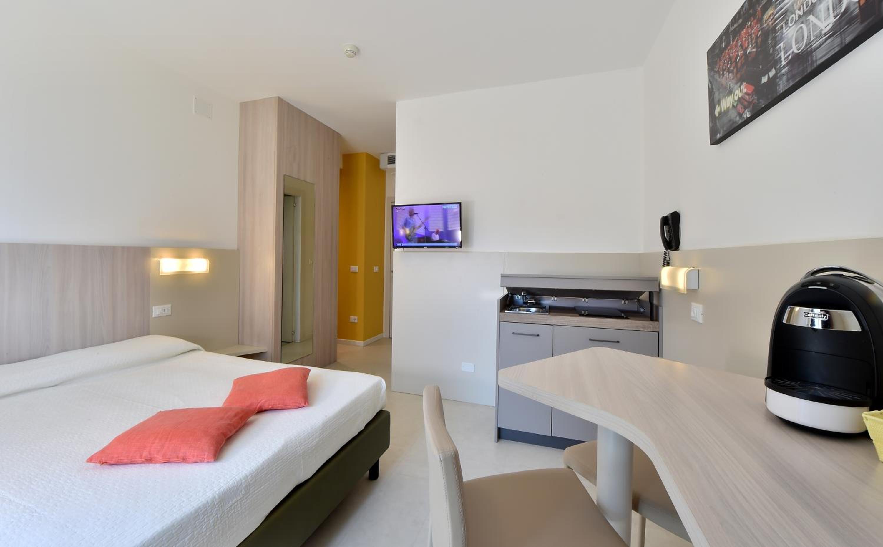Two Connecting Rooms (5 Adults) - Photo 4