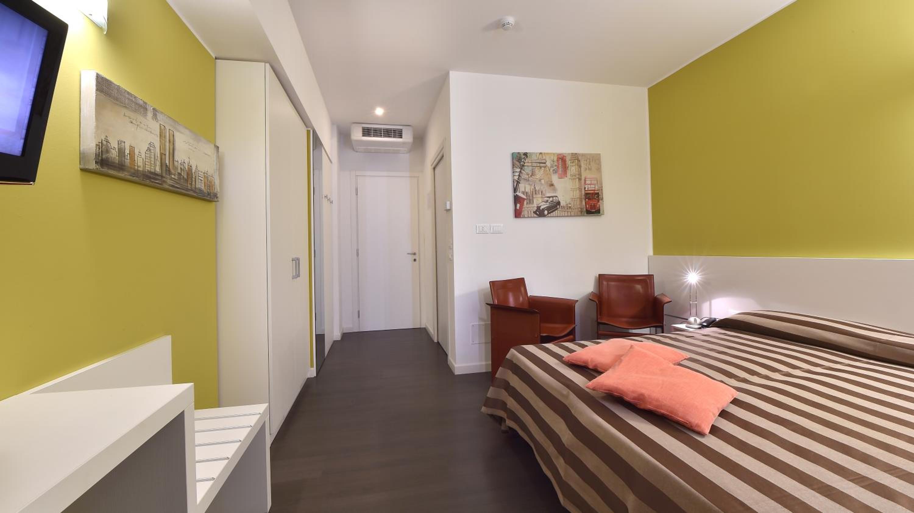 Superior Double Room with Balcony - Photo 2