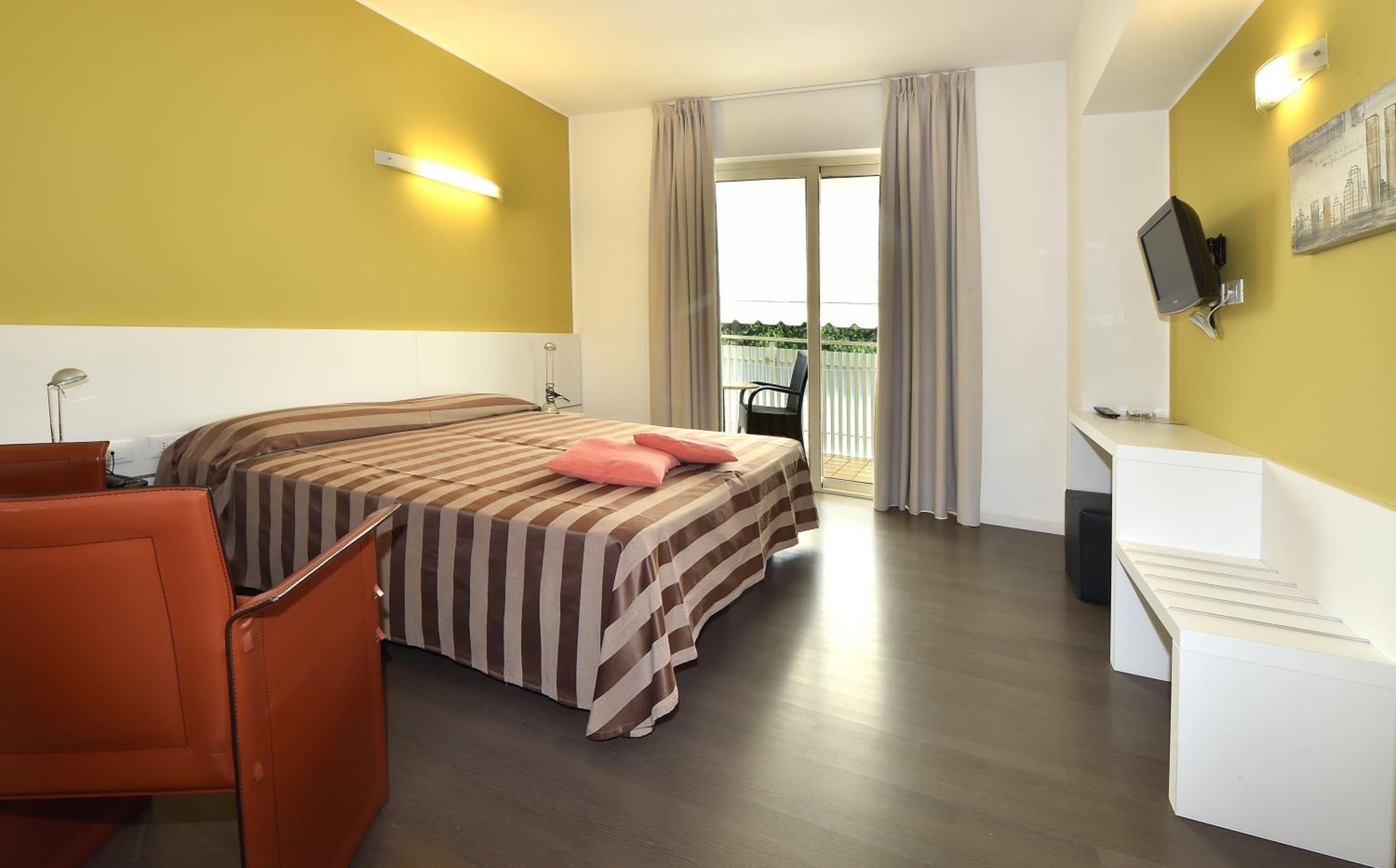 Superior Double Room with Balcony - Photo 6