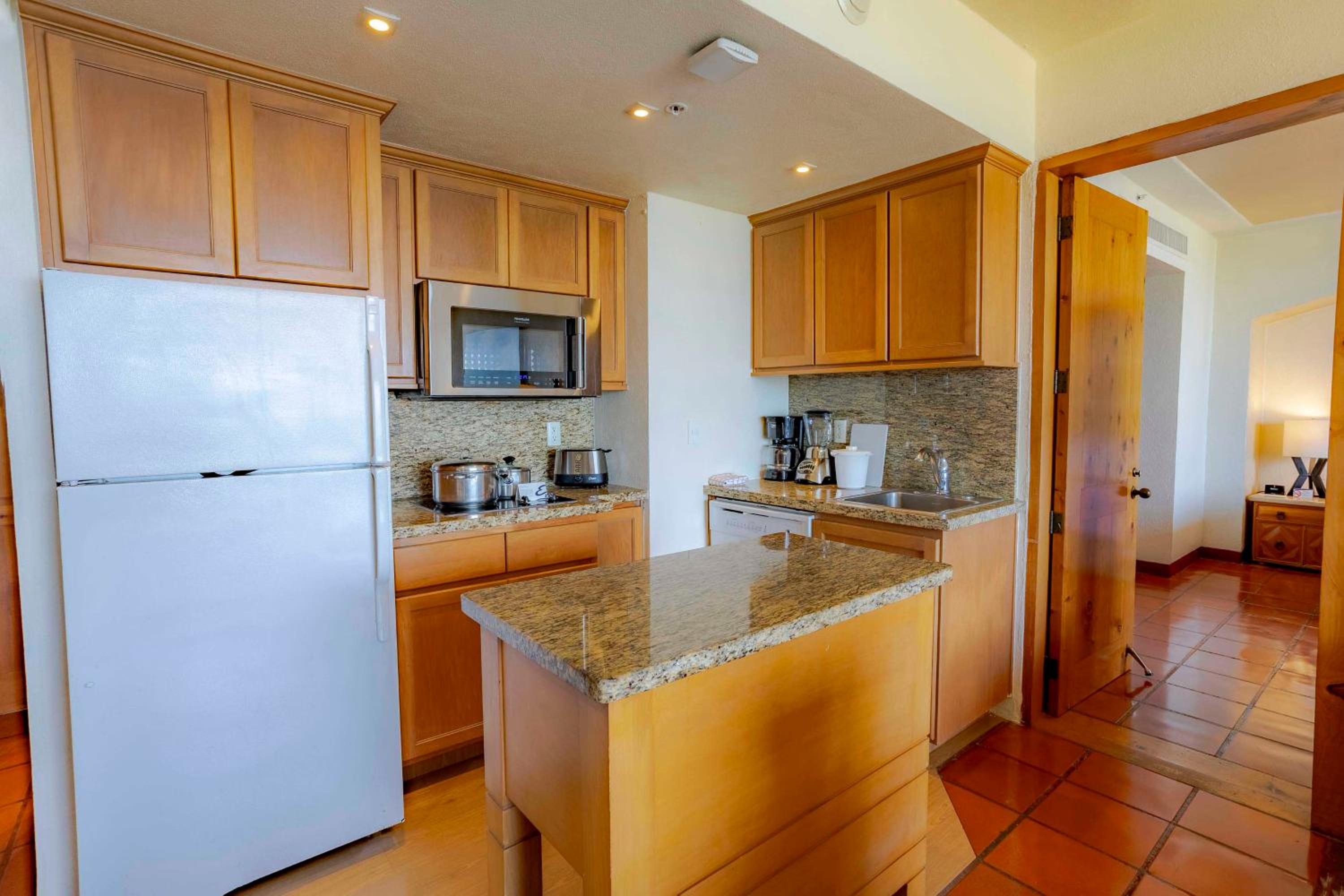 One-Bedroom King Suite with Jacuzzi, Terrace and Partial Ocean View
