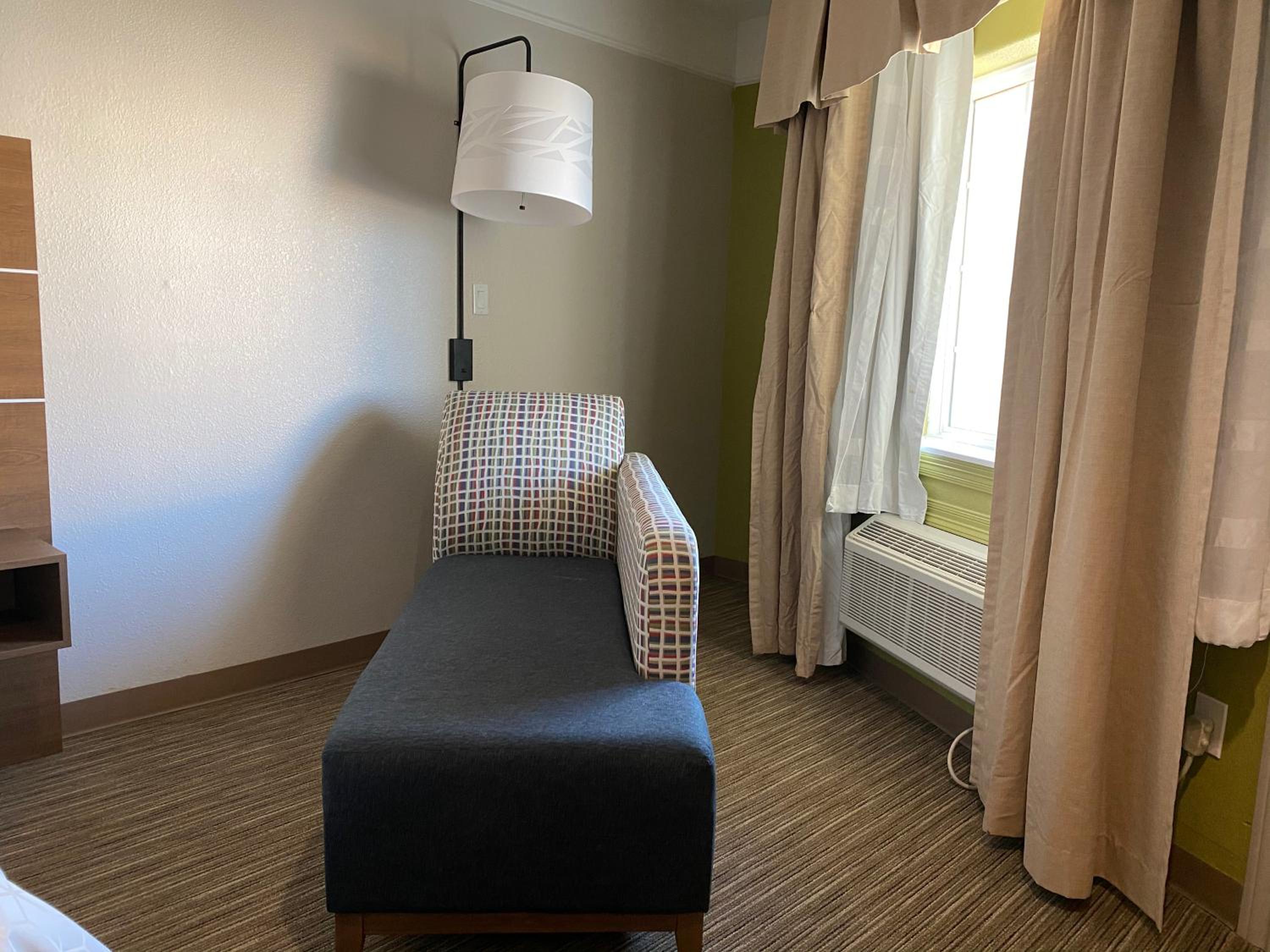 Standard King Room - Photo 1