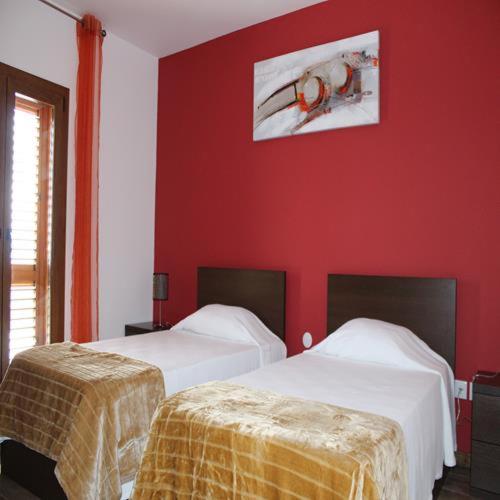Six-Bedroom House - Photo 23