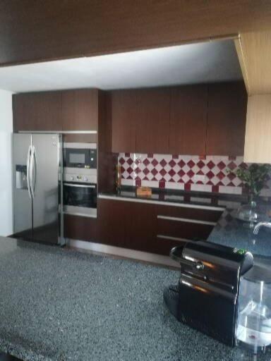 Six-Bedroom House - Photo 27