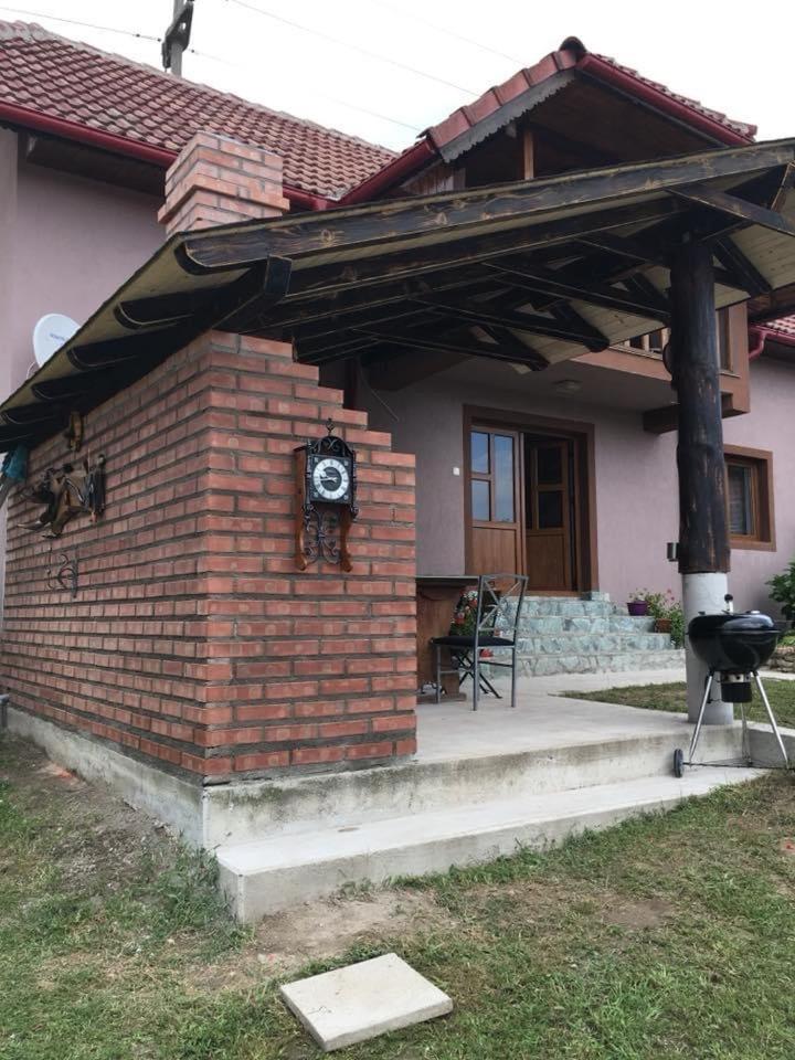 Three-Bedroom House photo 3
