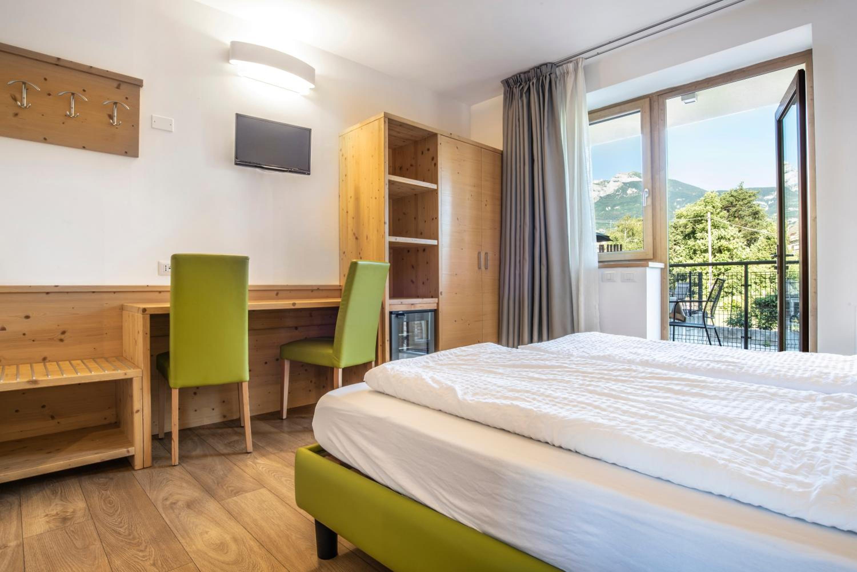 Double or Twin Room with Mountain View photo 3