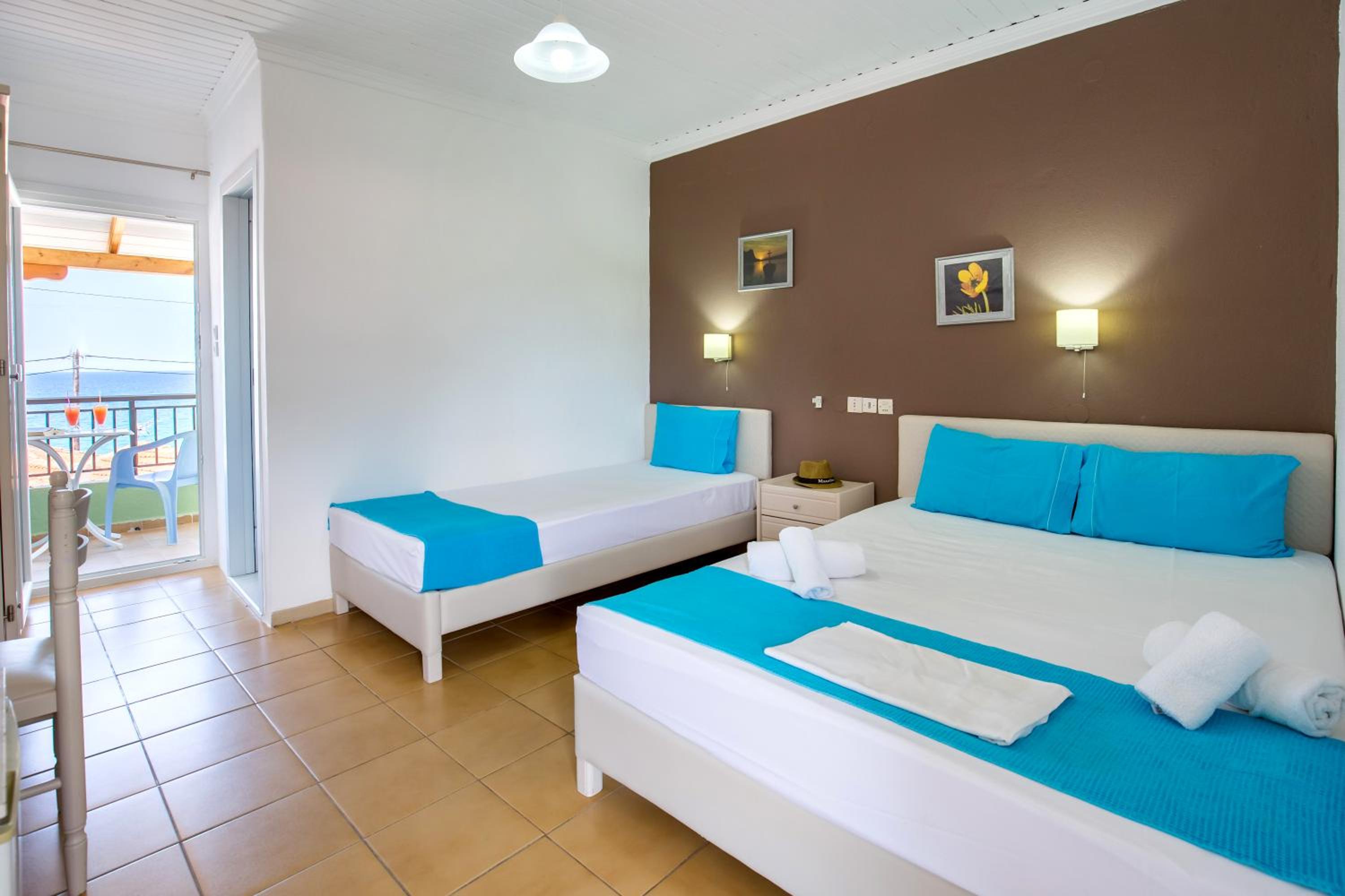 Triple Room with Sea View