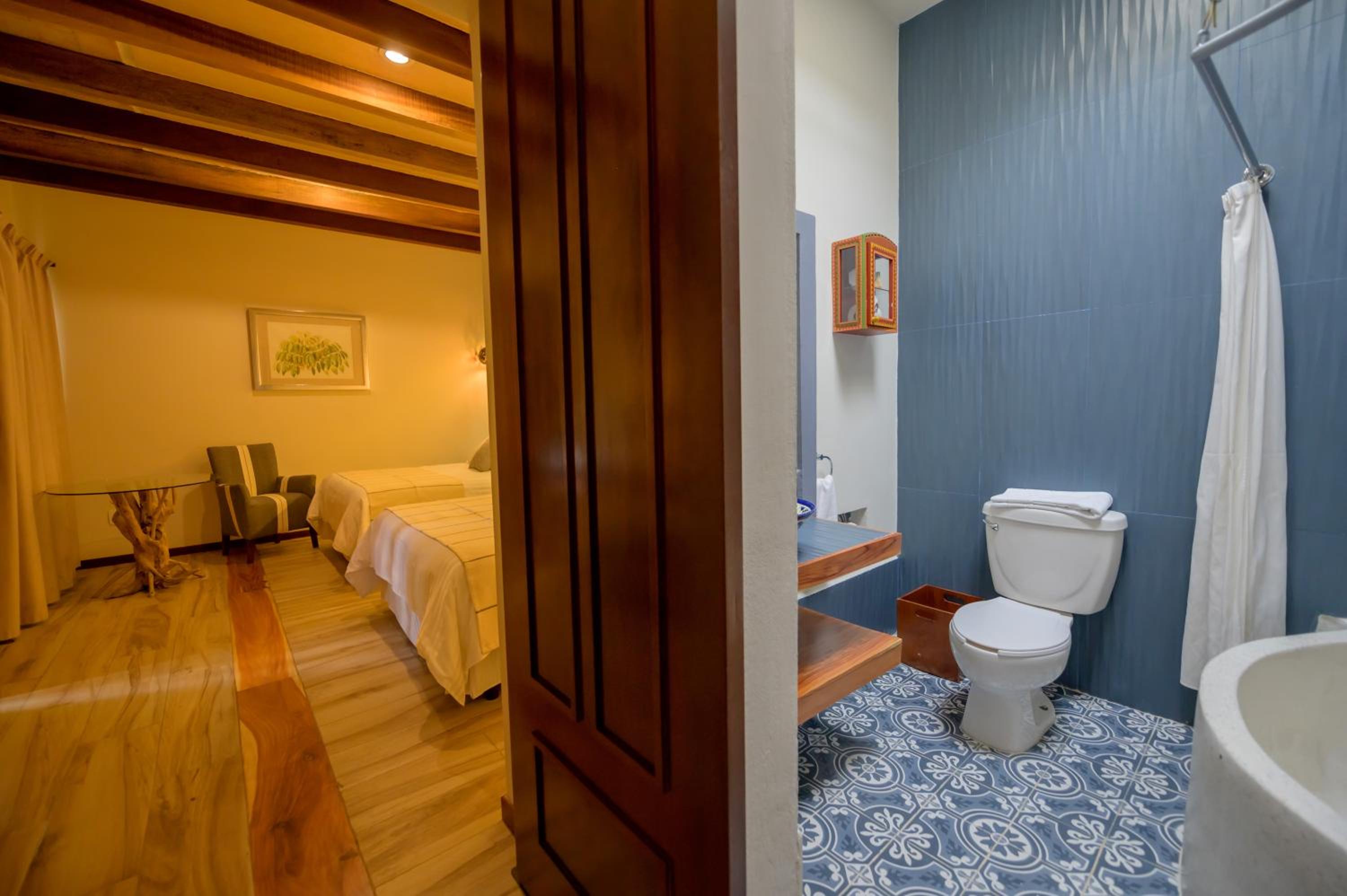 Queen Room with Two Queen Beds photo 3