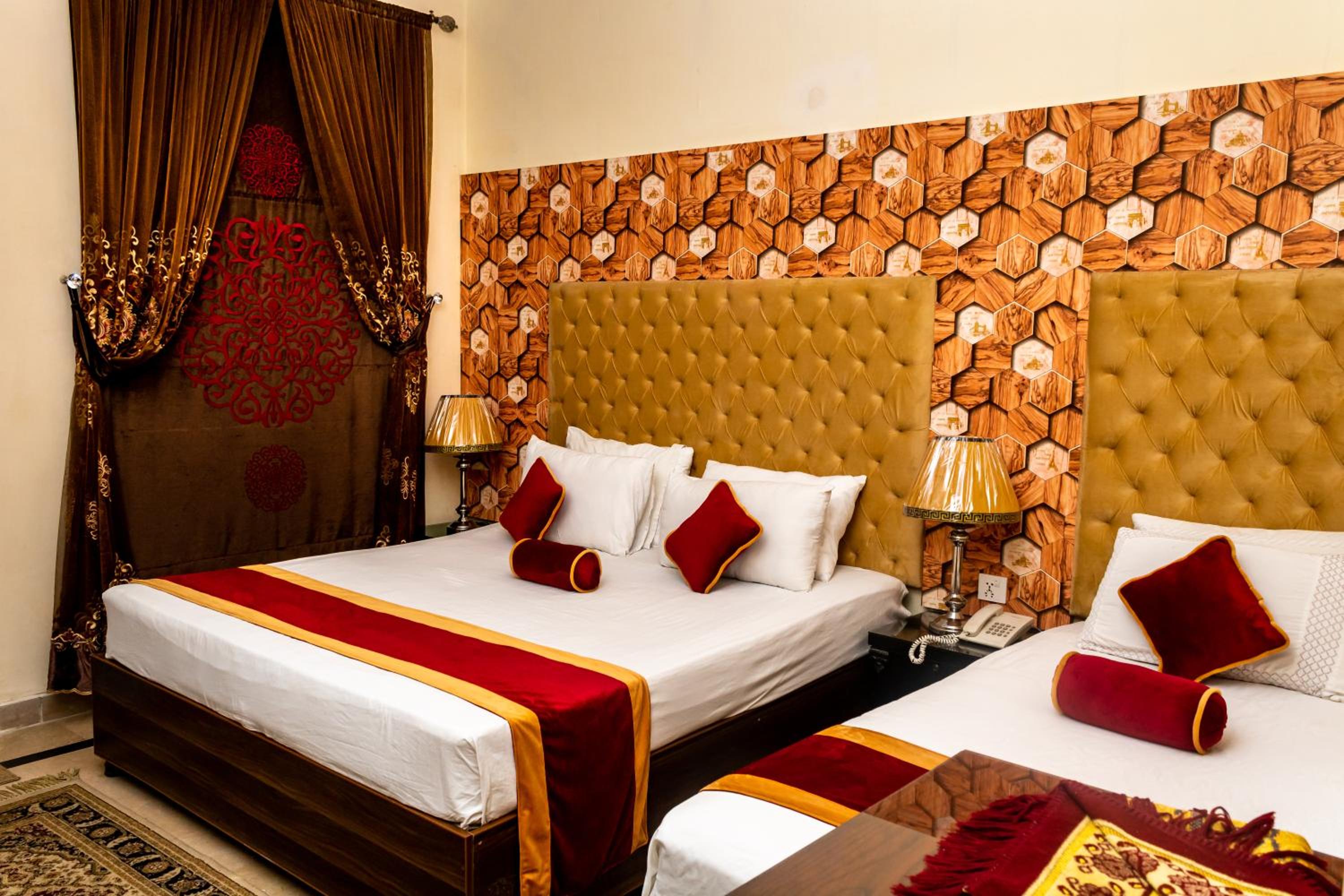 Deluxe Room (2 Adults + 1 Child) photo 3