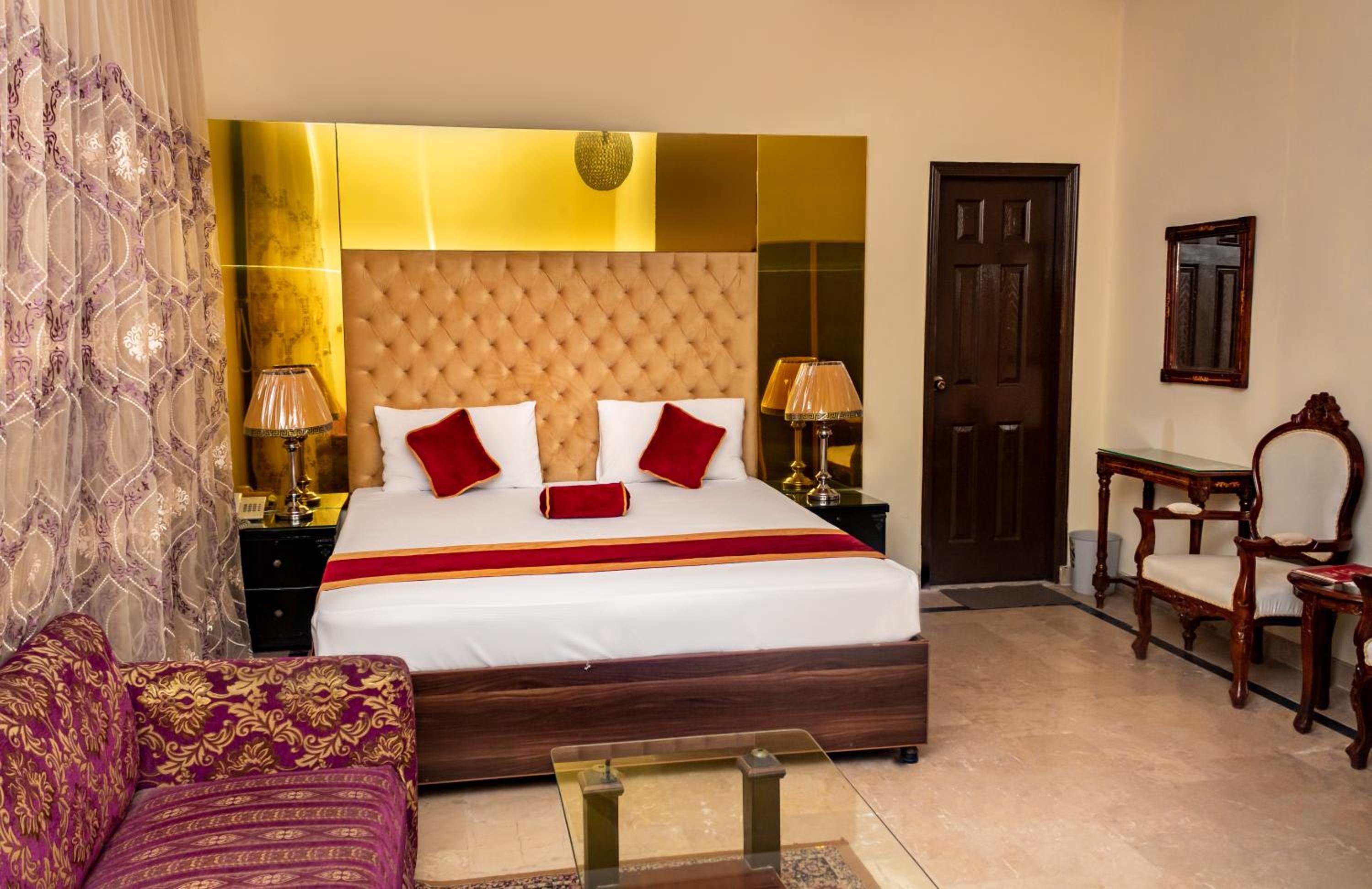 Deluxe Room - Photo 4