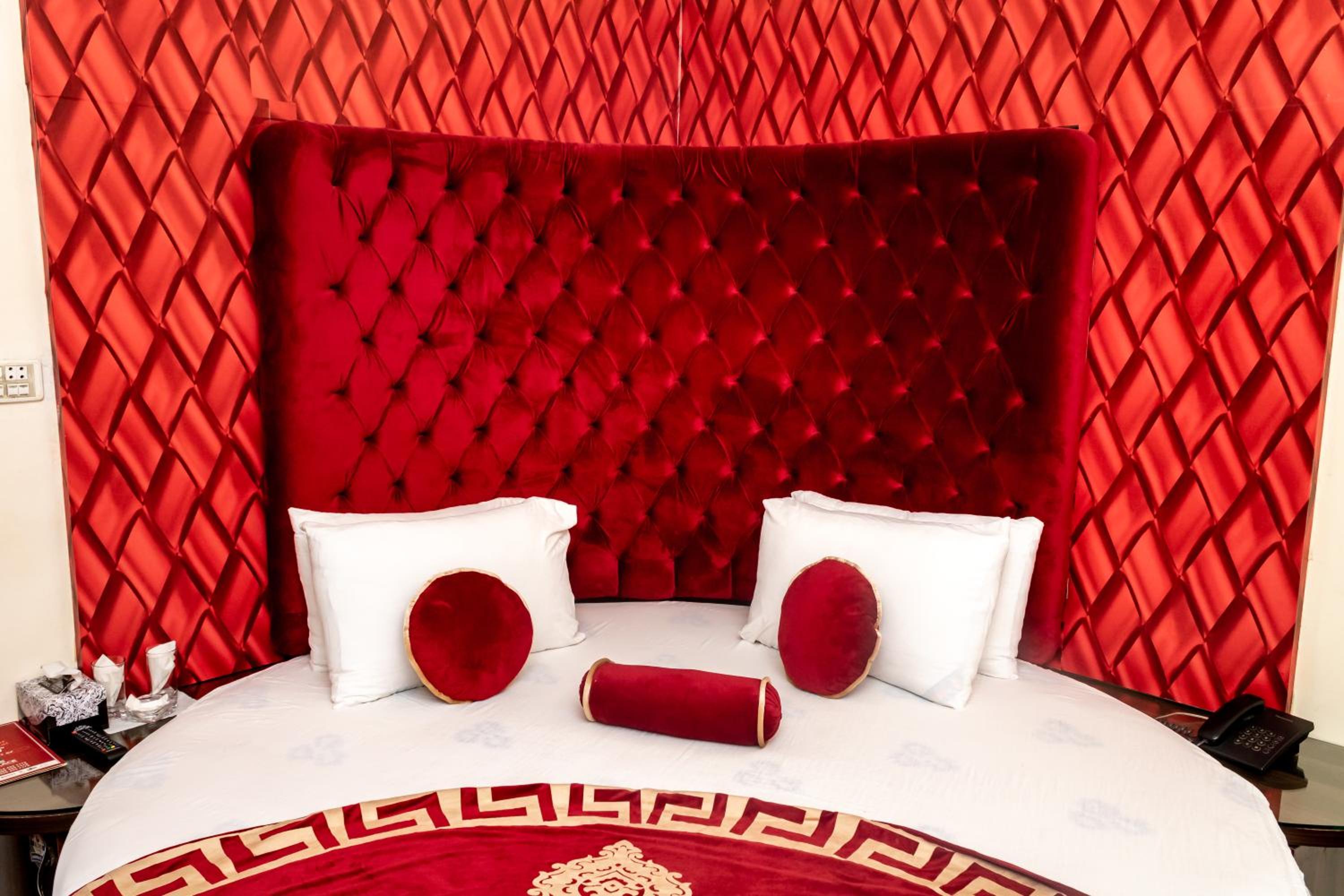 Deluxe Room - Photo 6
