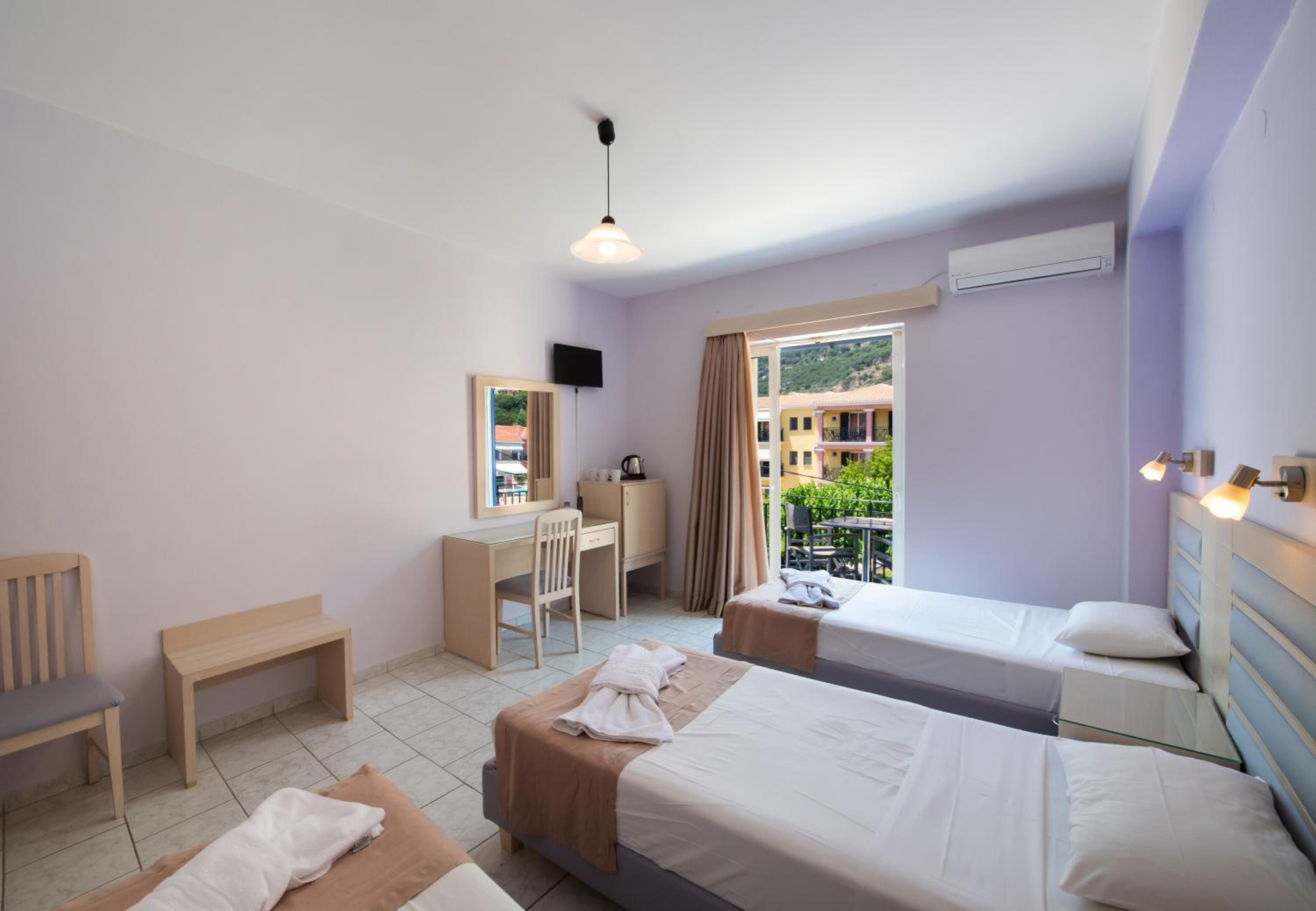 Triple Room with Garden View photo 2