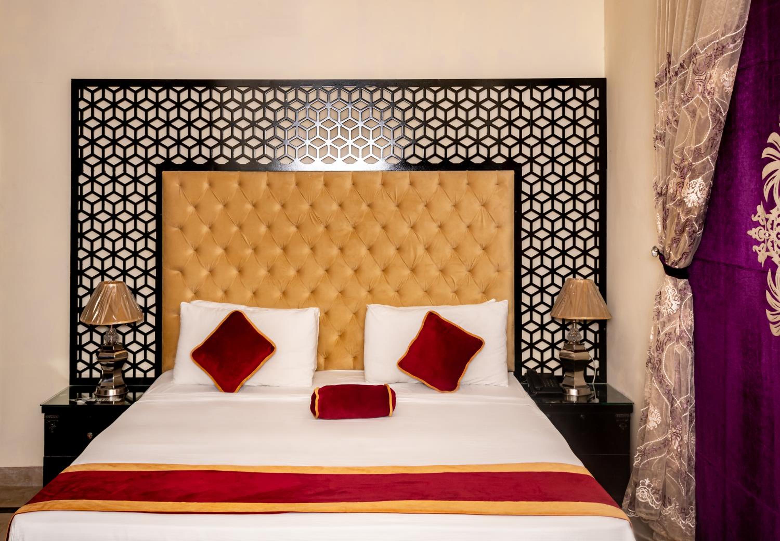 Deluxe Room - Photo 8