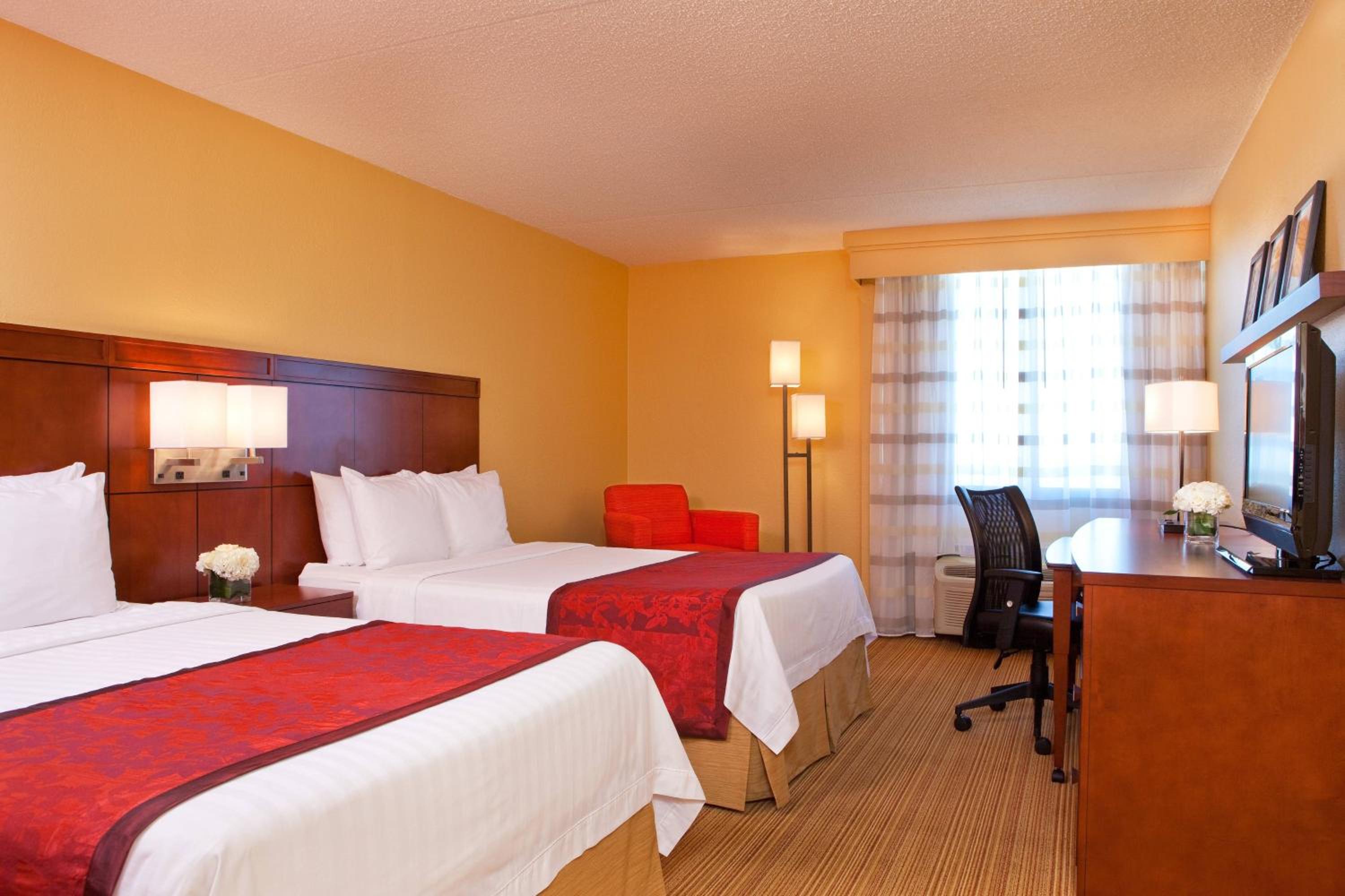 Double Room with Two Double Beds - High Floor photo 2