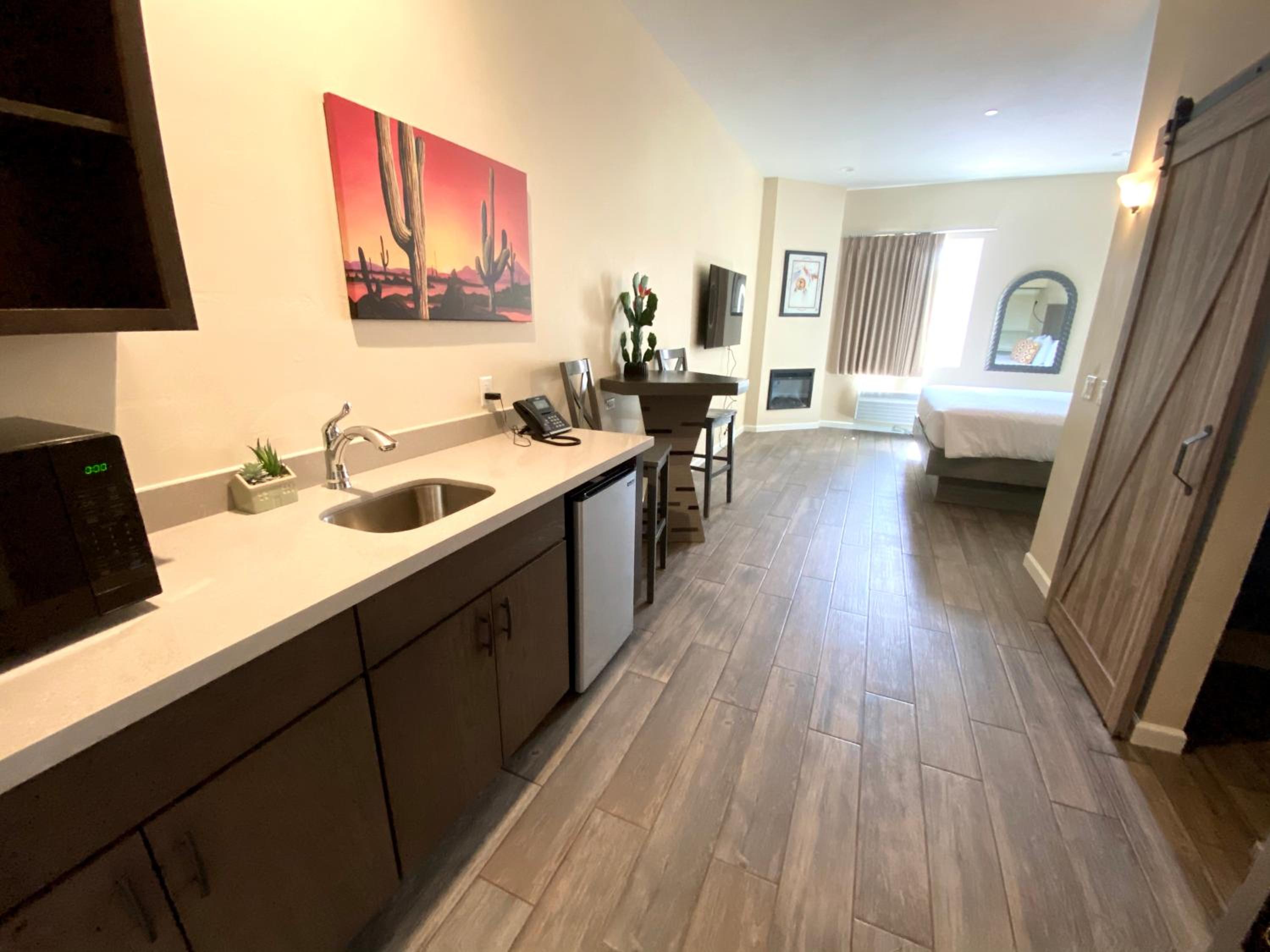 Deluxe king room