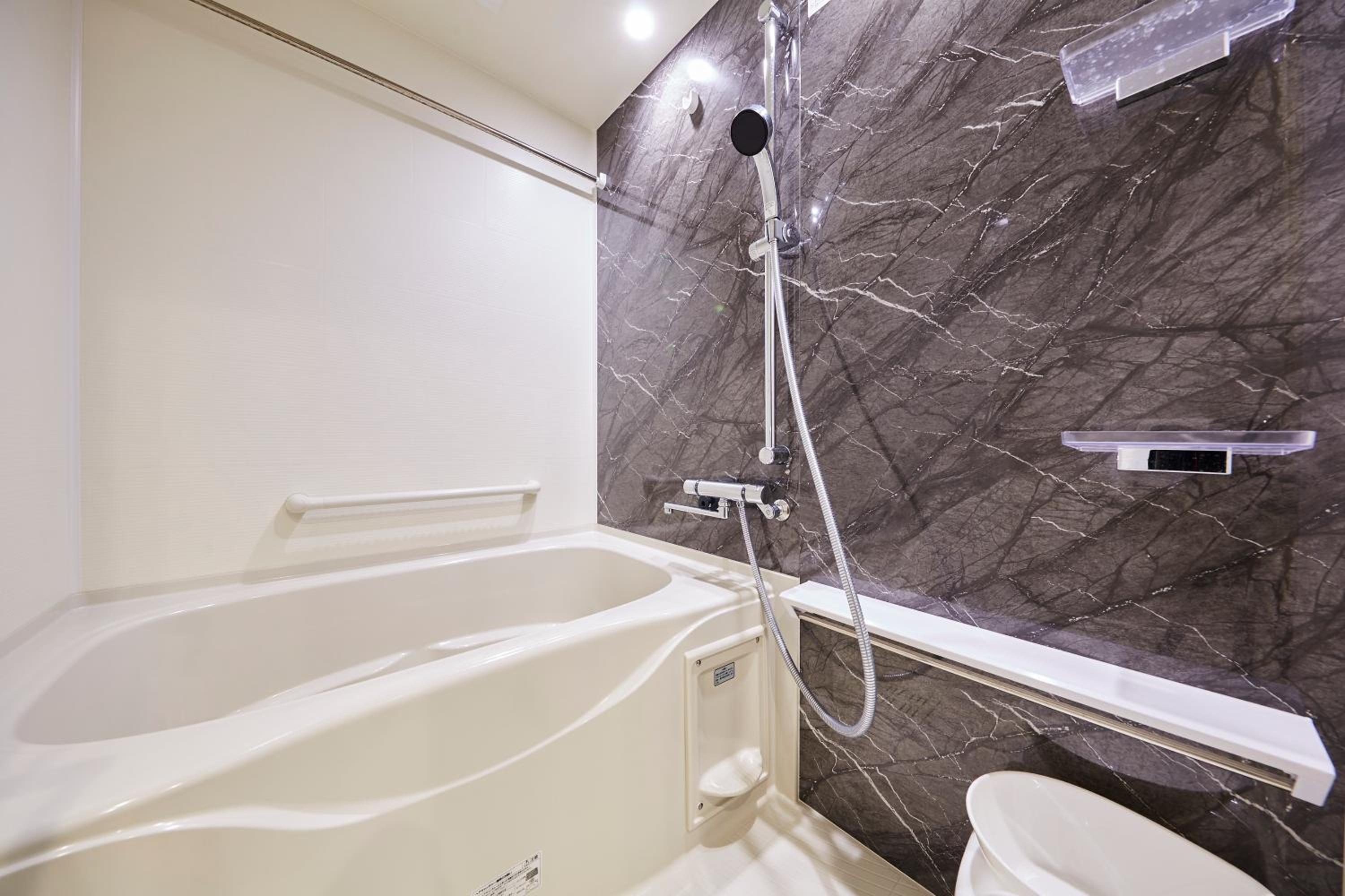 Deluxe Japanese King Room with Washing Machine photo 2