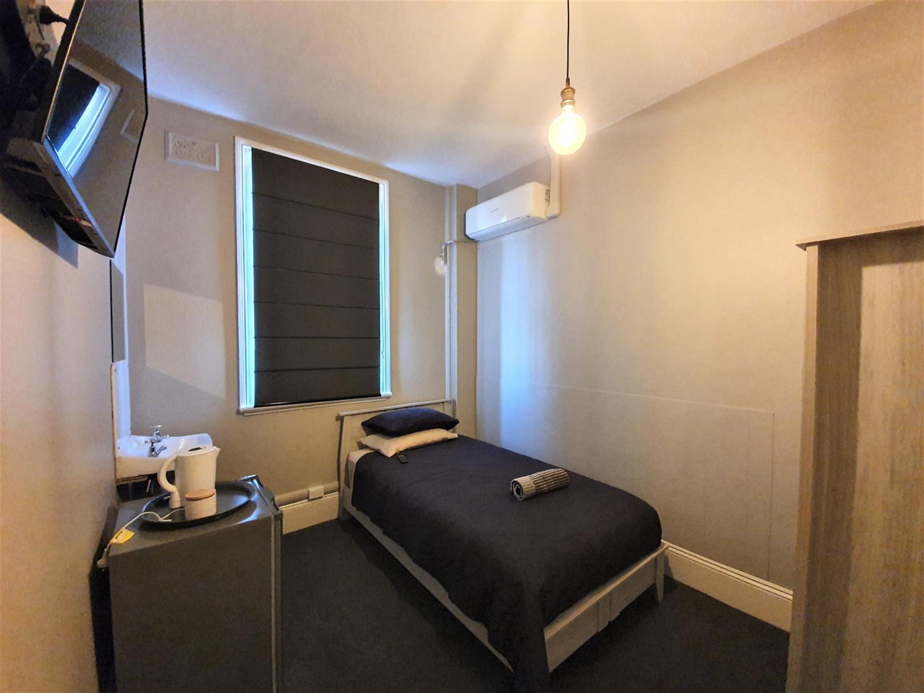 Single Room photo 3