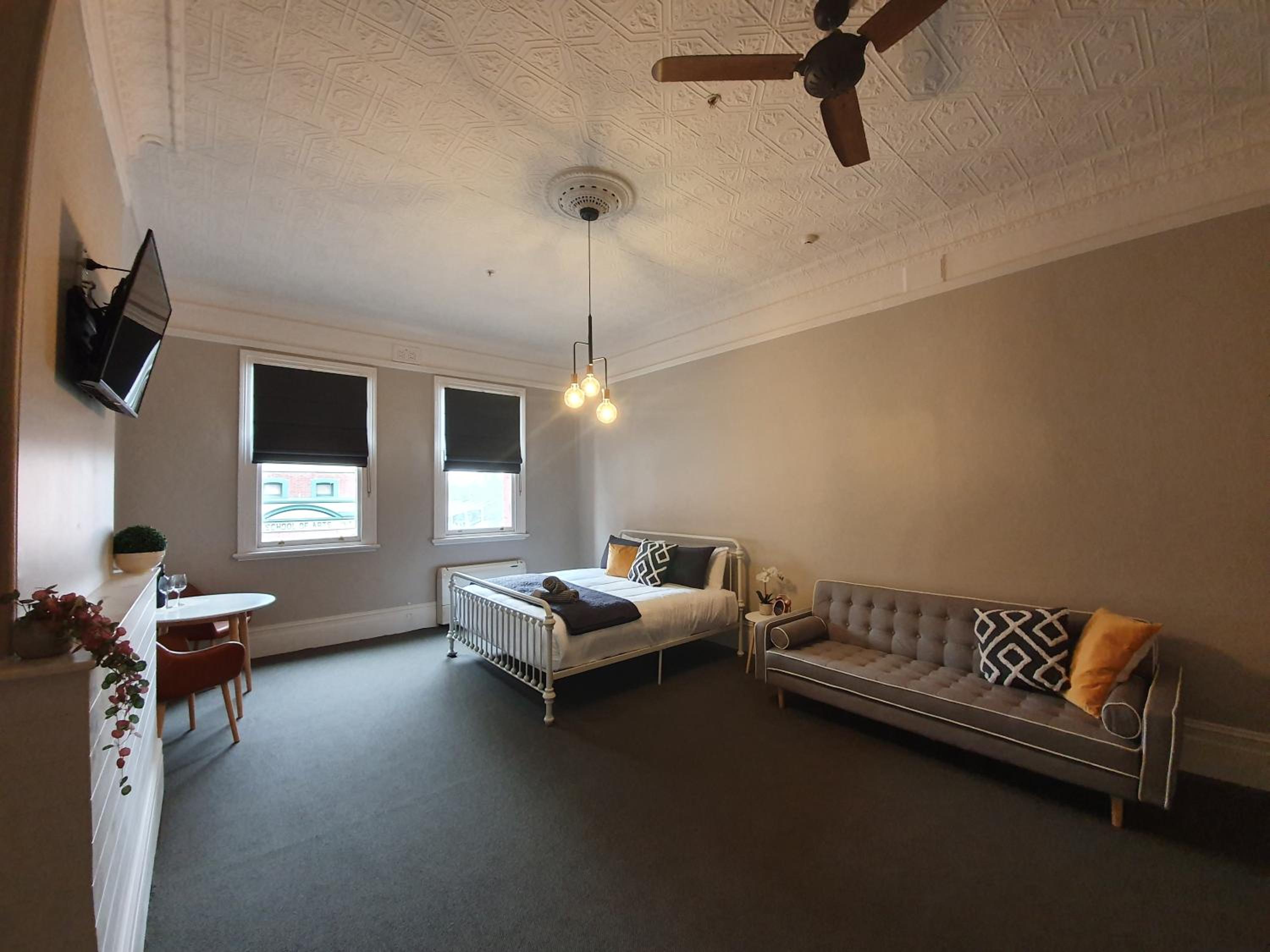 Deluxe King Room - Photo 4