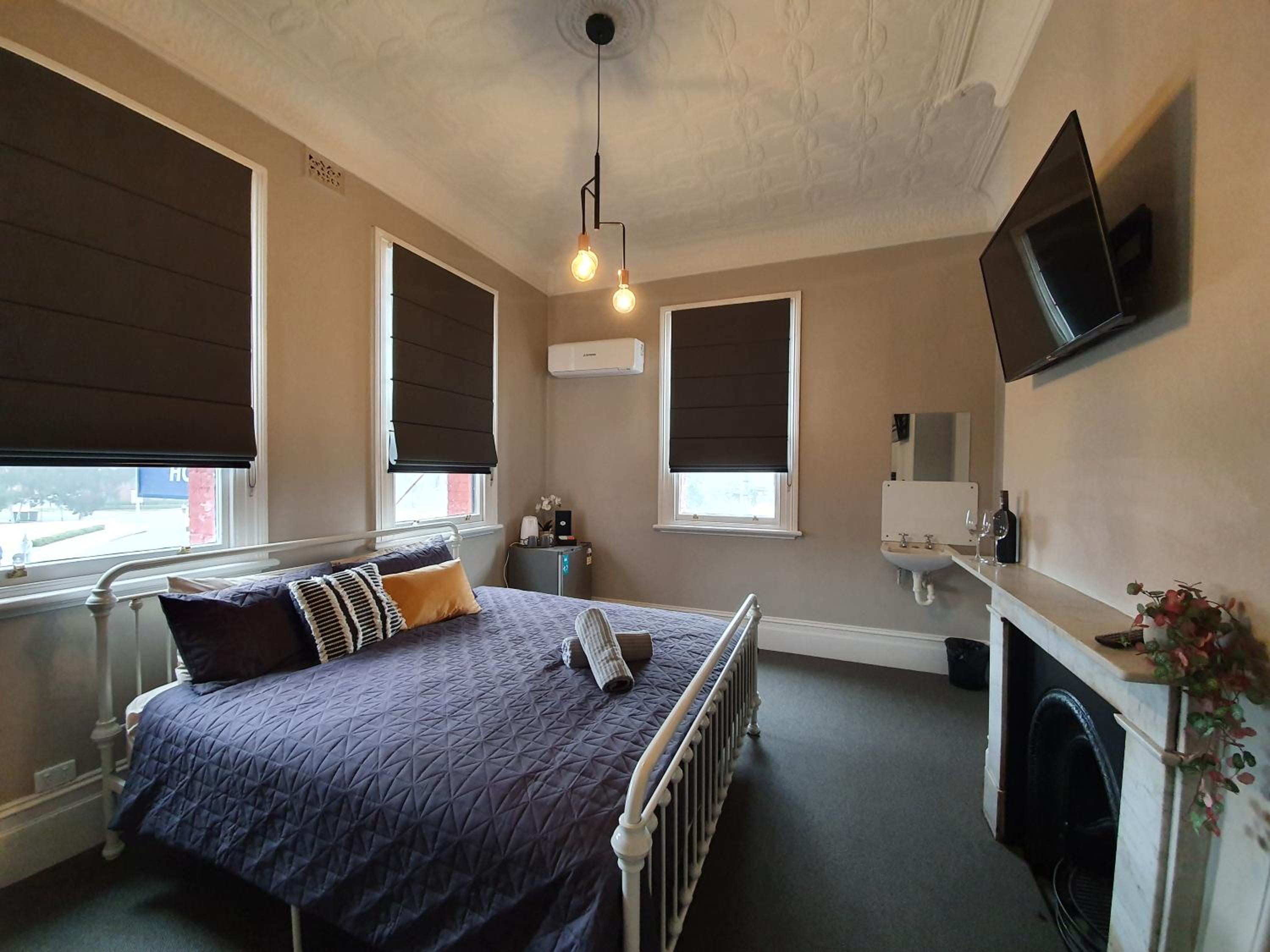 Deluxe King Room - Photo 1
