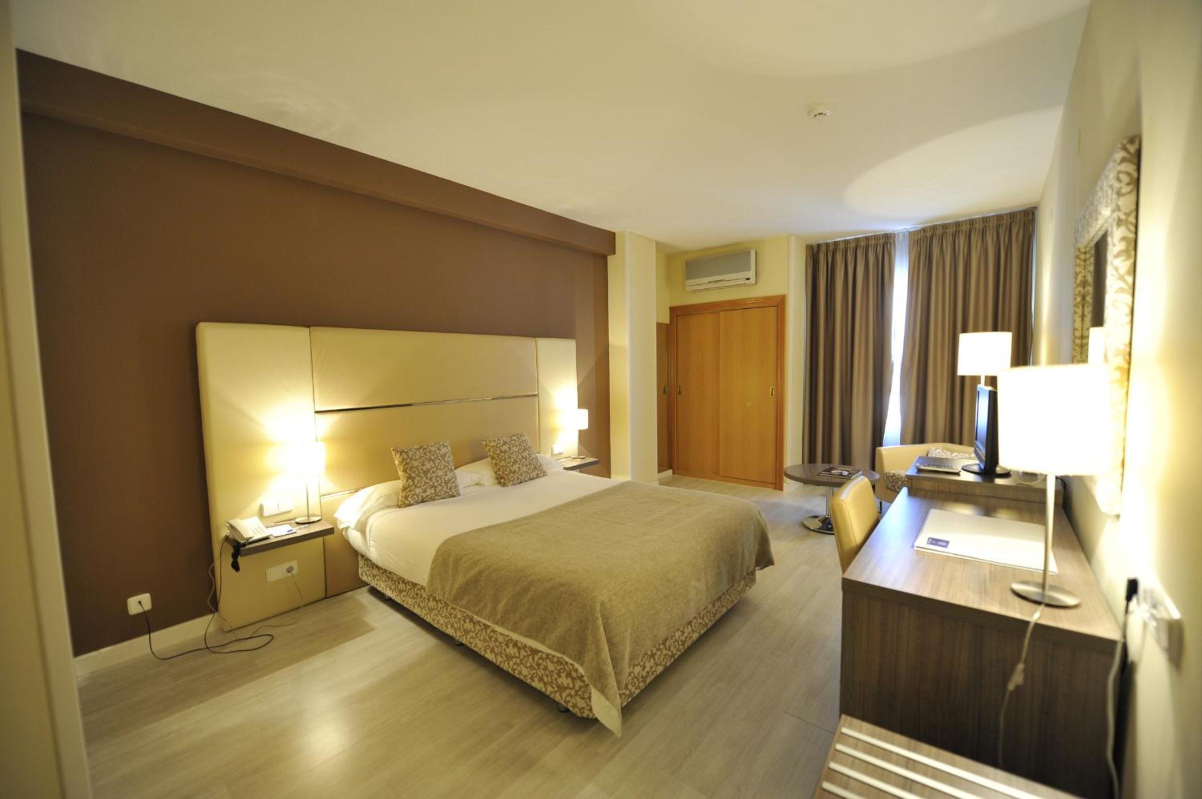 Double or Twin Room - Photo 2