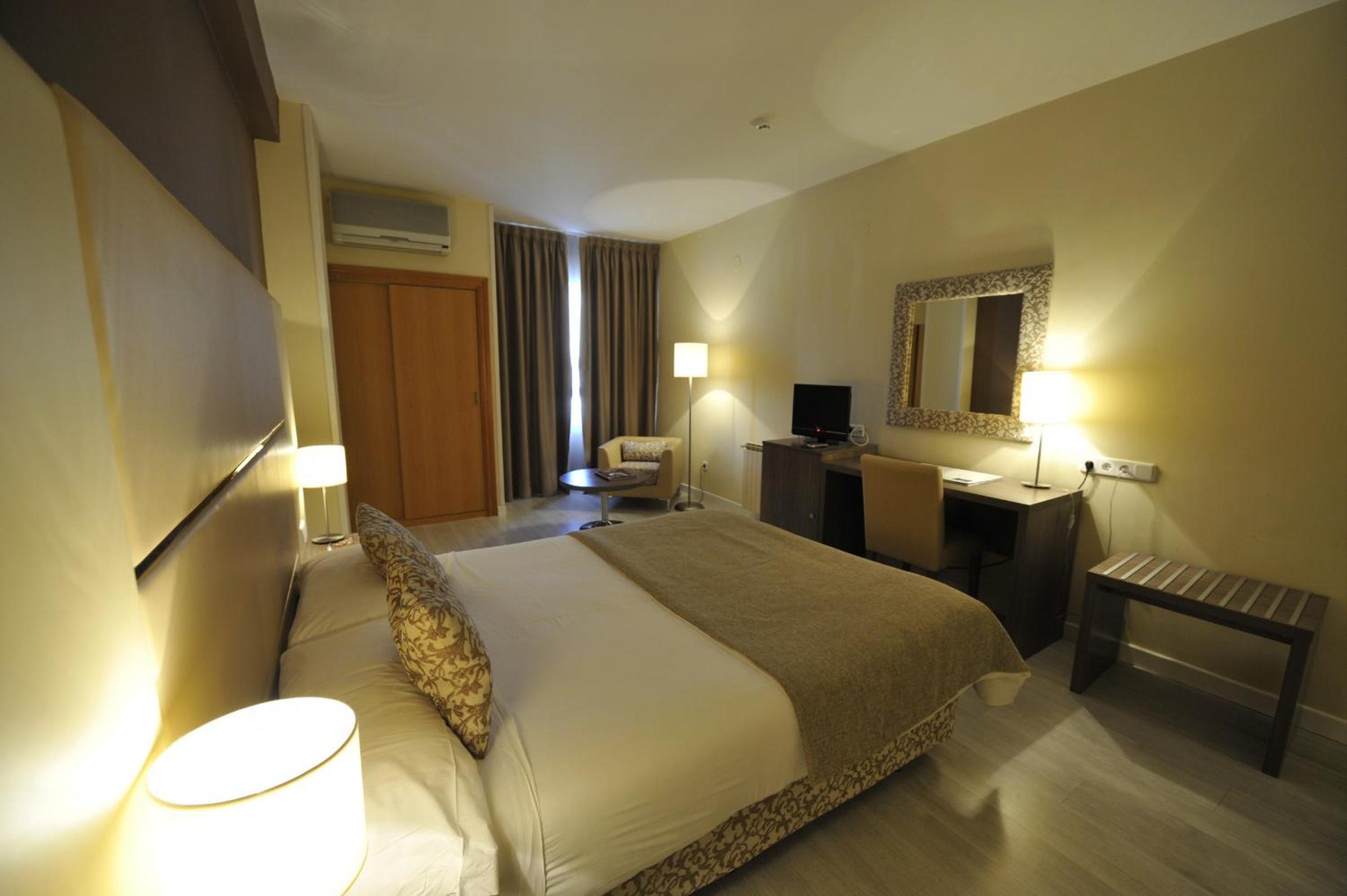 Double or Twin Room - Photo 8