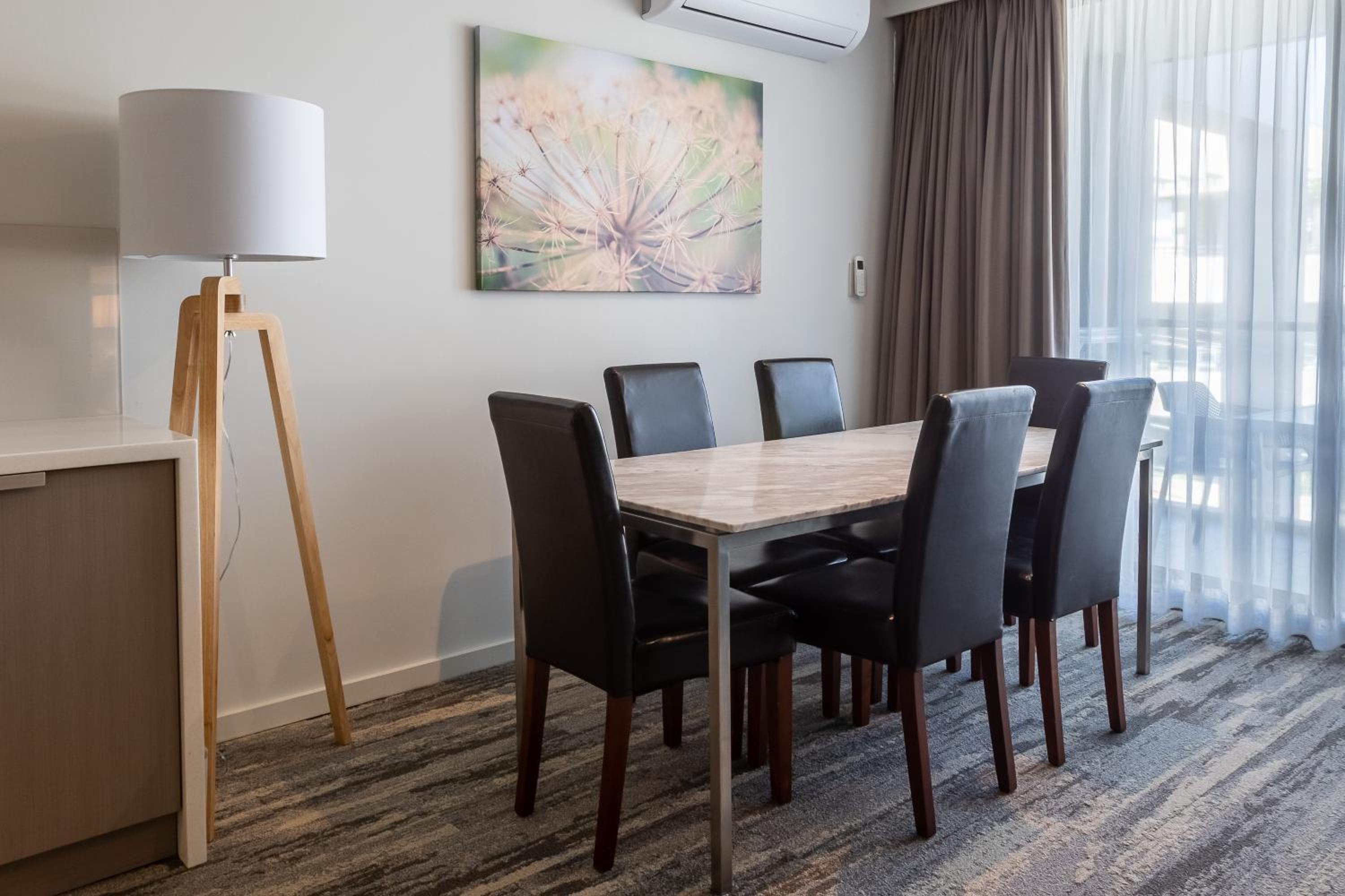 One-Bedroom Apartment - Photo 3