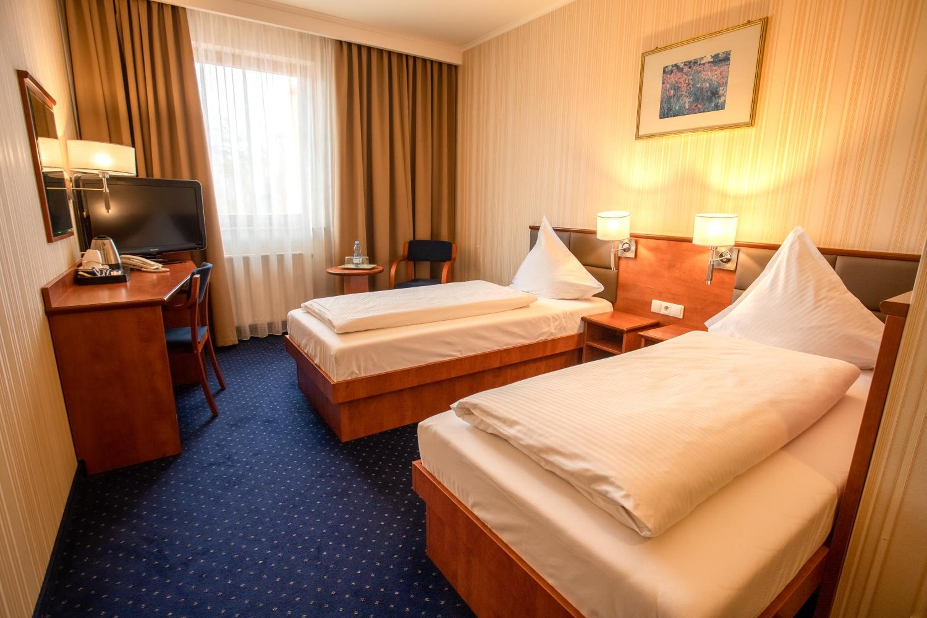 Twin Room - Photo 9