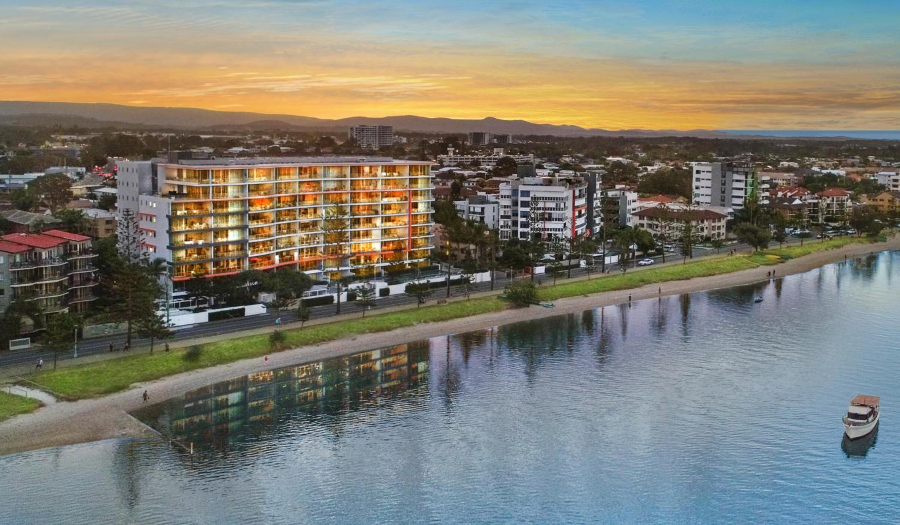 1 Bedroom Superior Apartment – Broadwater View