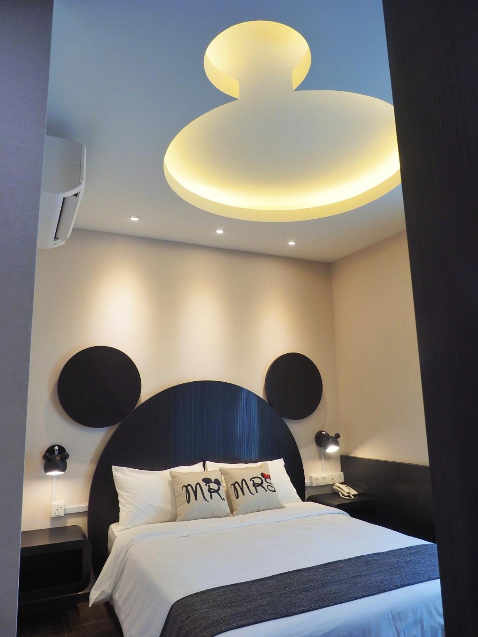 Deluxe Double Room (2 Adults + 1 Child)