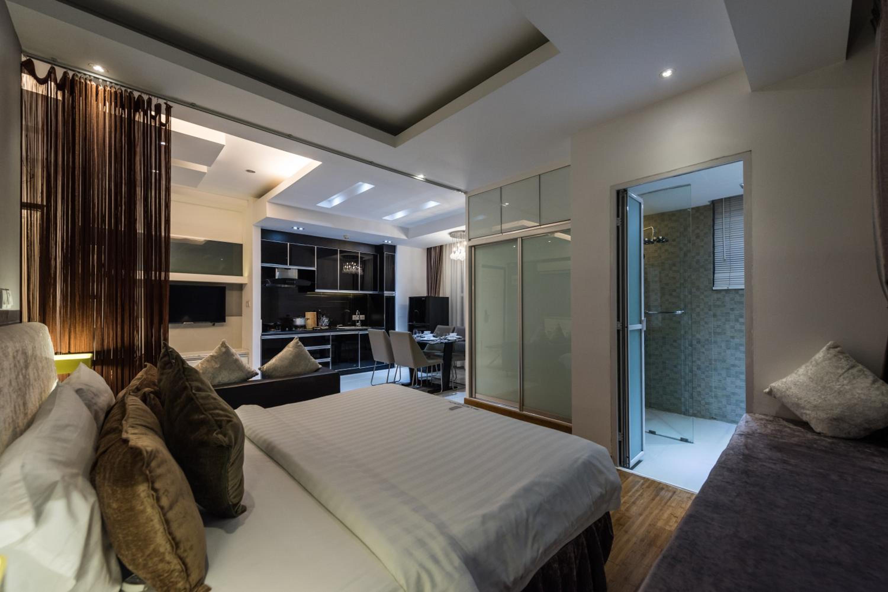 Deluxe Studio Suites photo 1