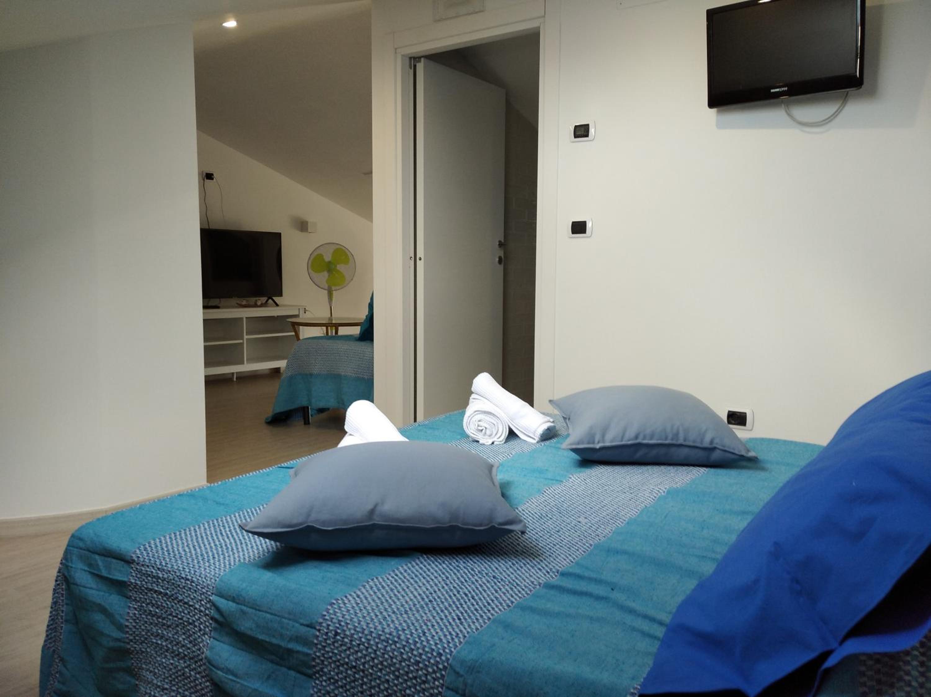 Triple Room with Private Bathroom - Photo 1