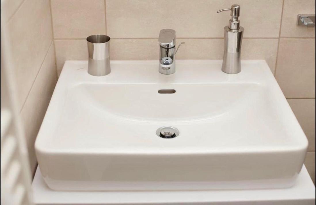 Double Room with Private Bathroom - Photo 2