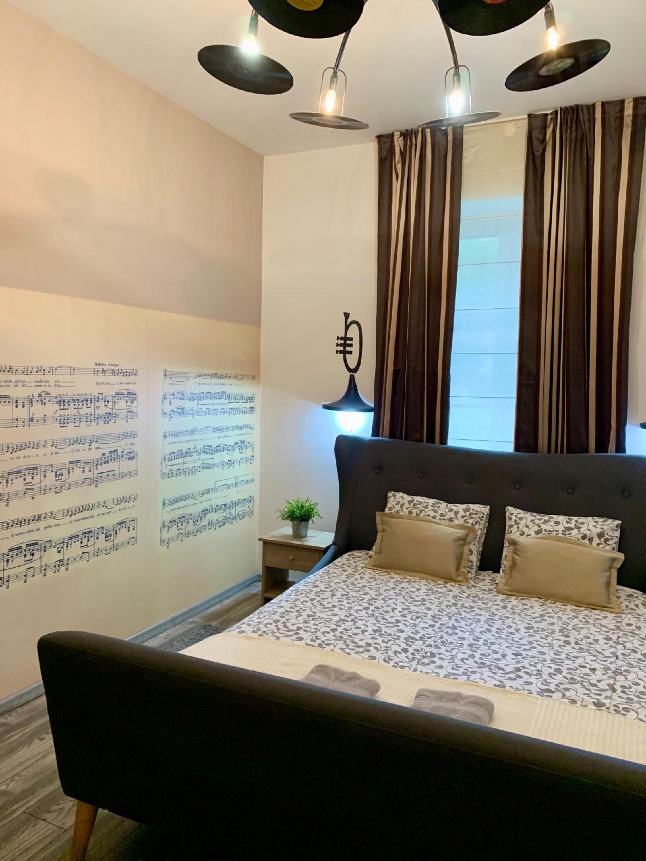 Double Room with Private Bathroom - Photo 10
