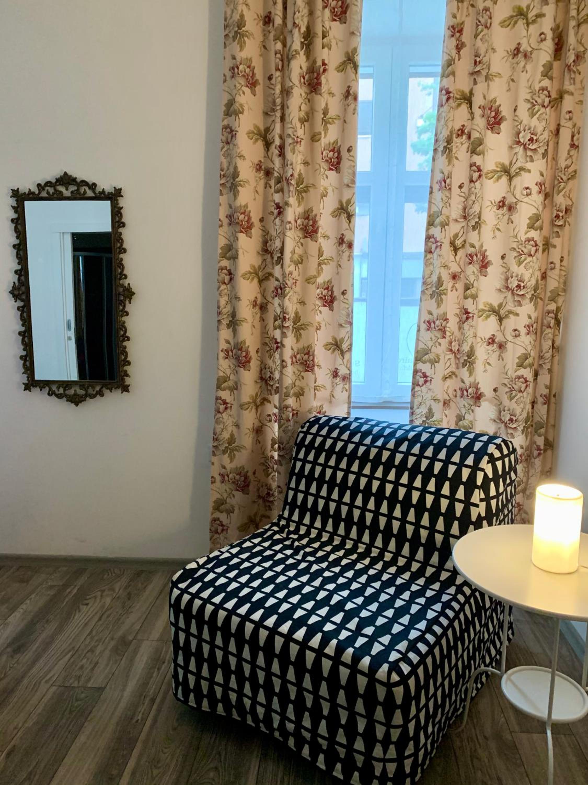 Double Room with Private Bathroom - Photo 4
