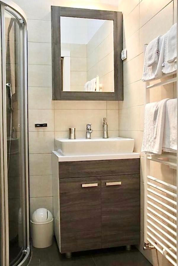 Double Room with Private Bathroom - Photo 7