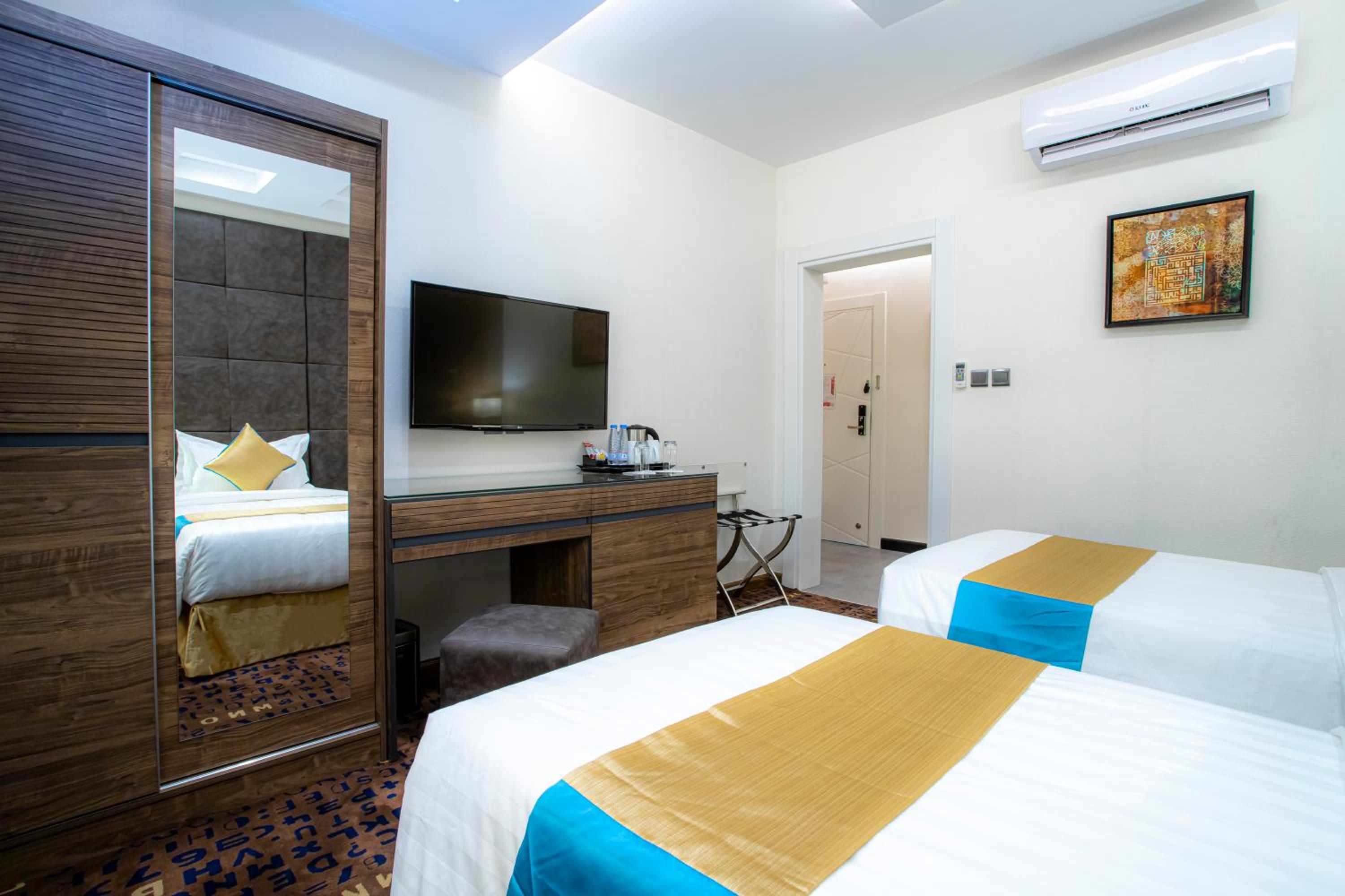 Standard Double or Twin Room - Photo 10