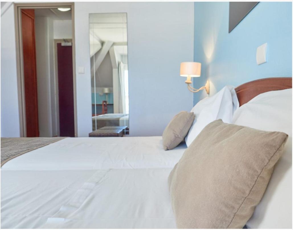 Double or Twin Room - Photo 3