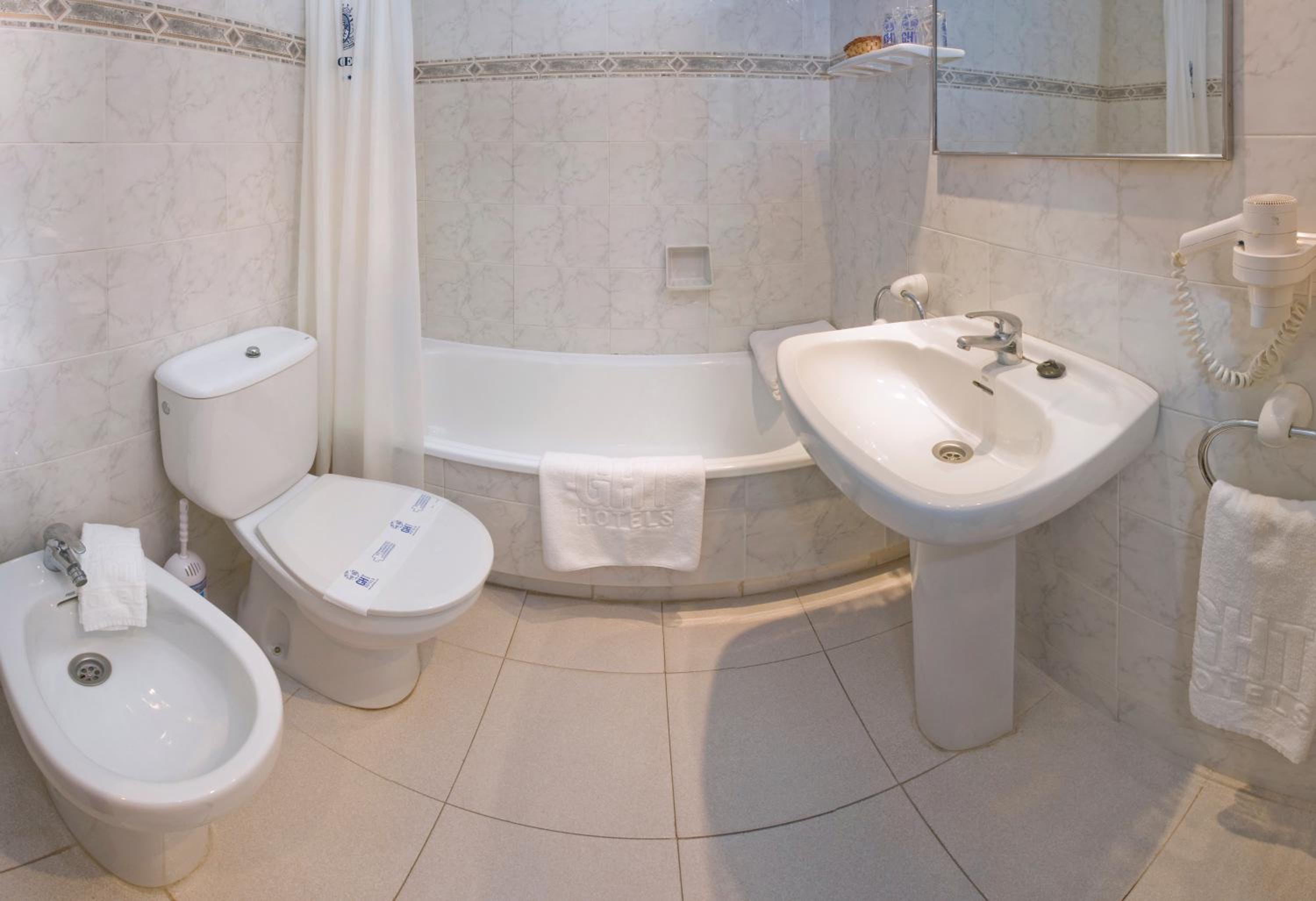 Quadruple Room with Balcony photo 2