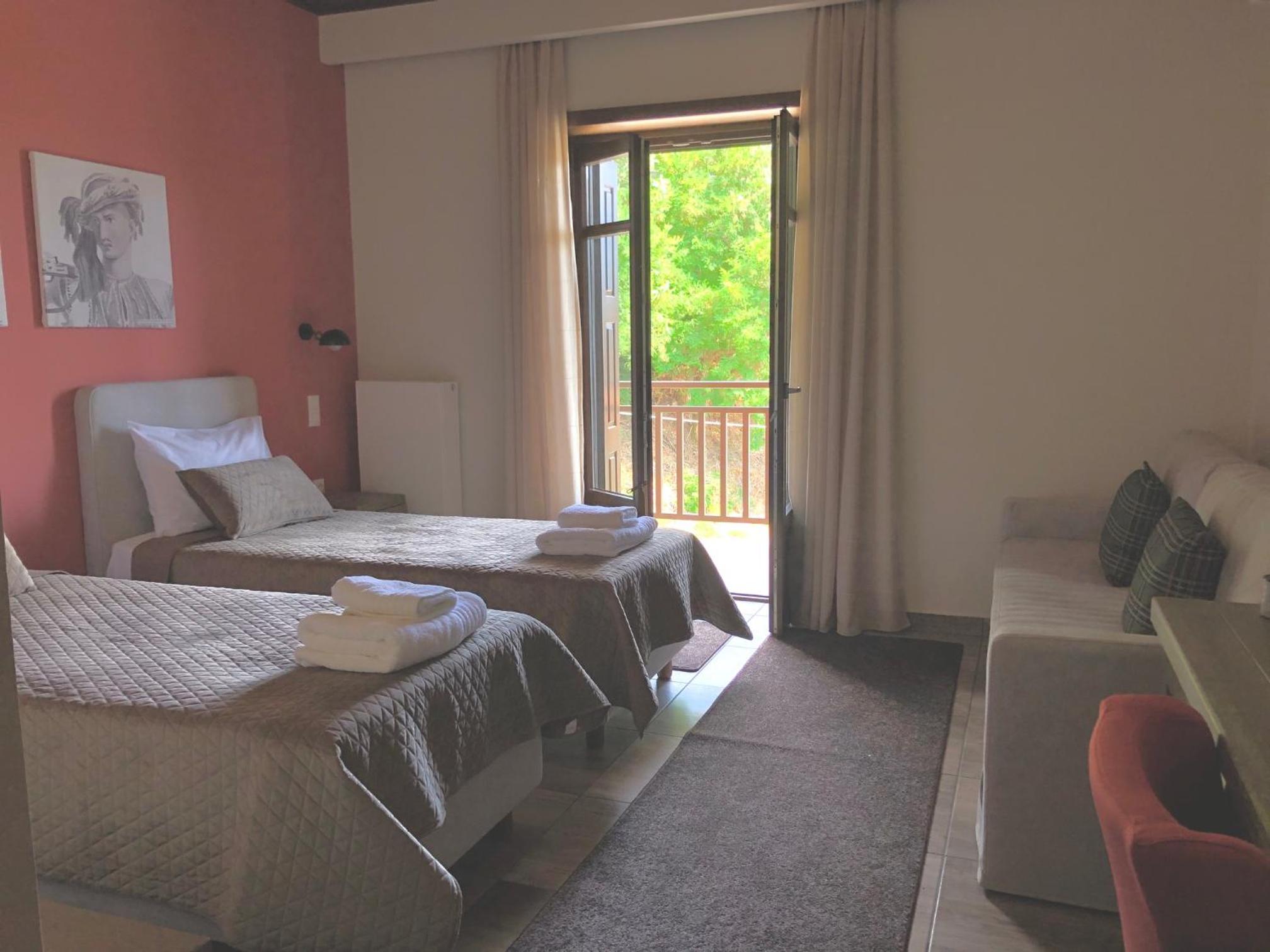 Standard Twin Room with Mountain View photo 1