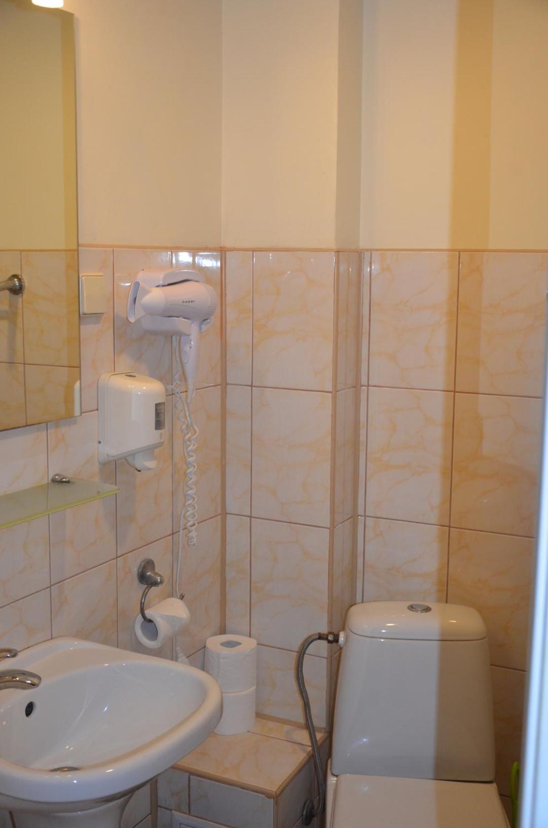Standard Twin Room - Photo 2