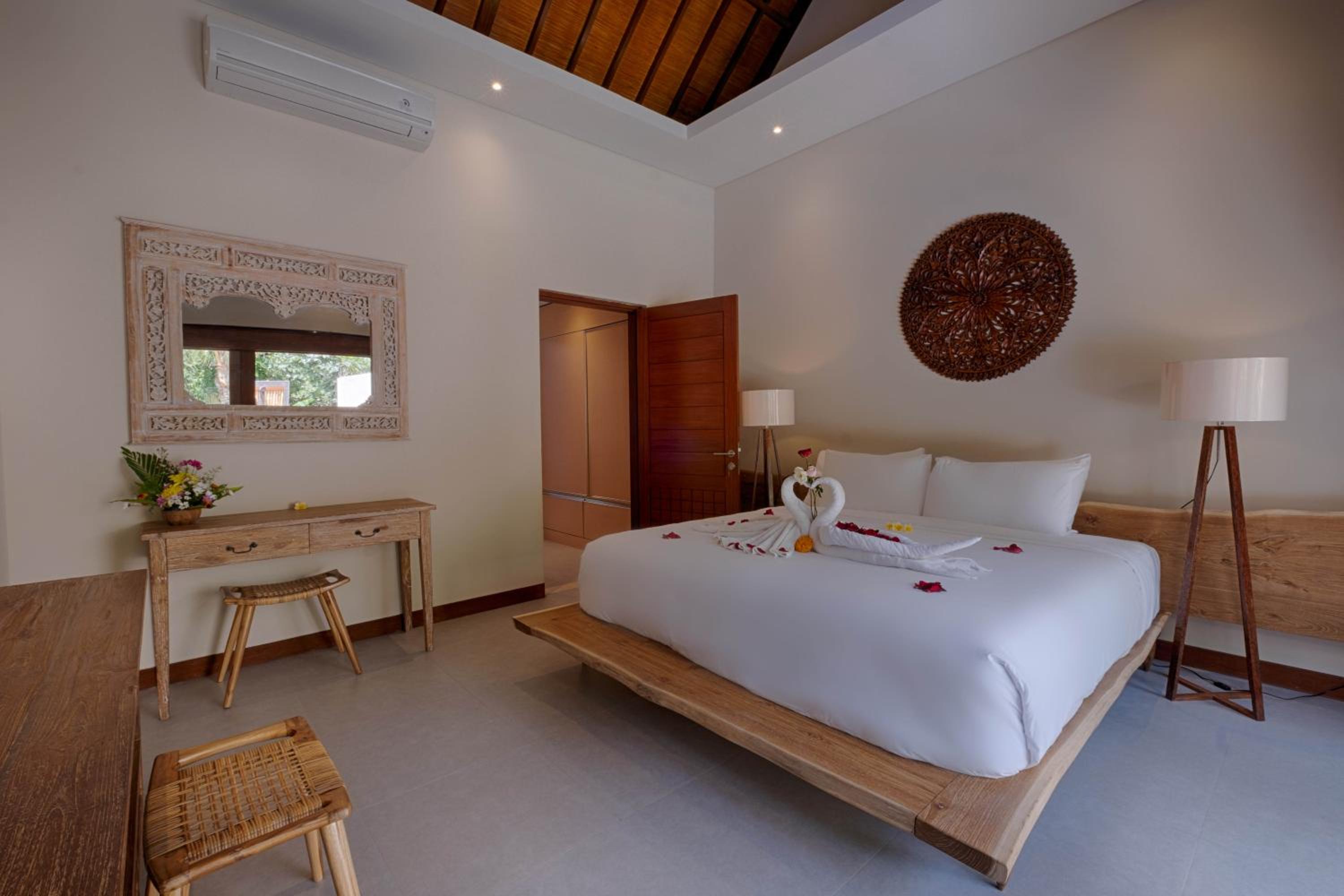 Two-Bedroom Villa with Private Pool and Free Benefit - Photo 1