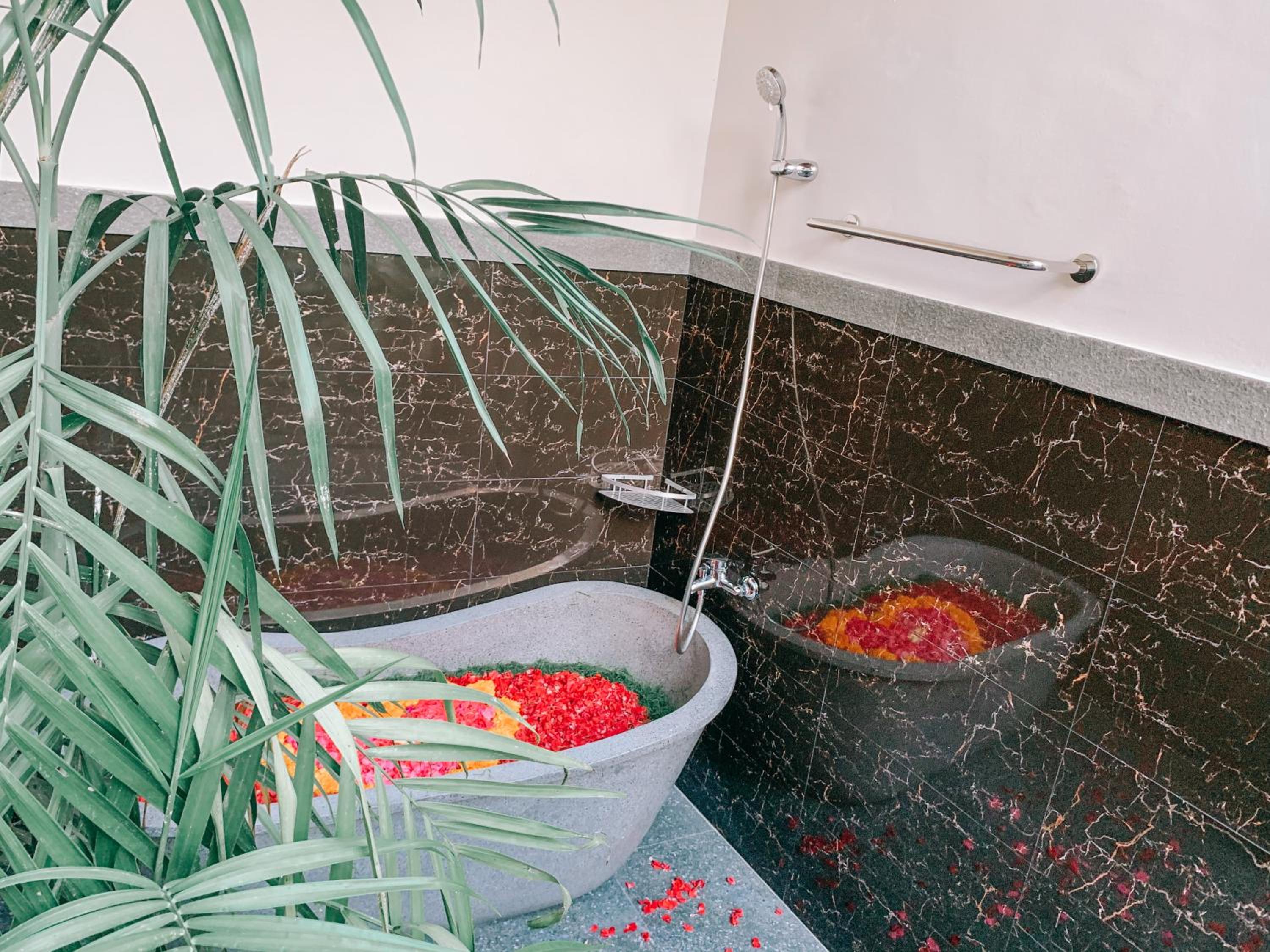 Double Room with Private Bathroom - Photo 16