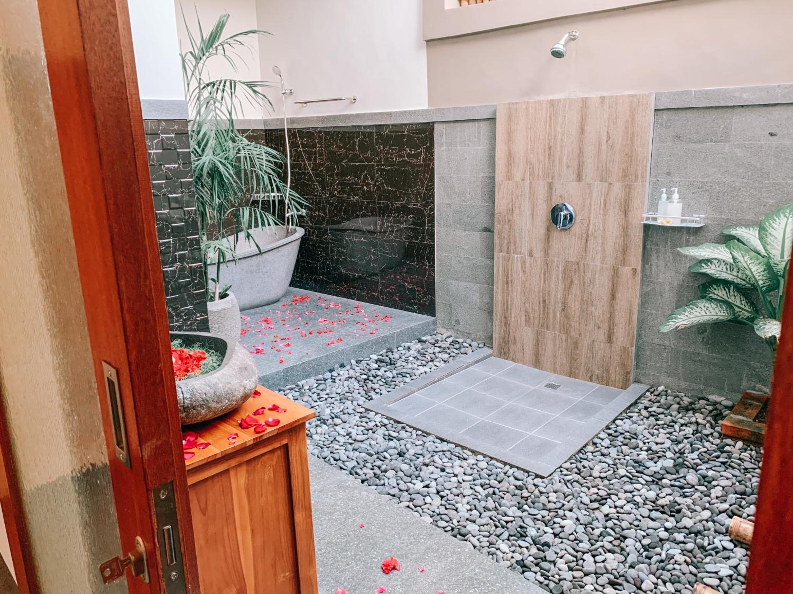 Double Room with Private Bathroom - Photo 14