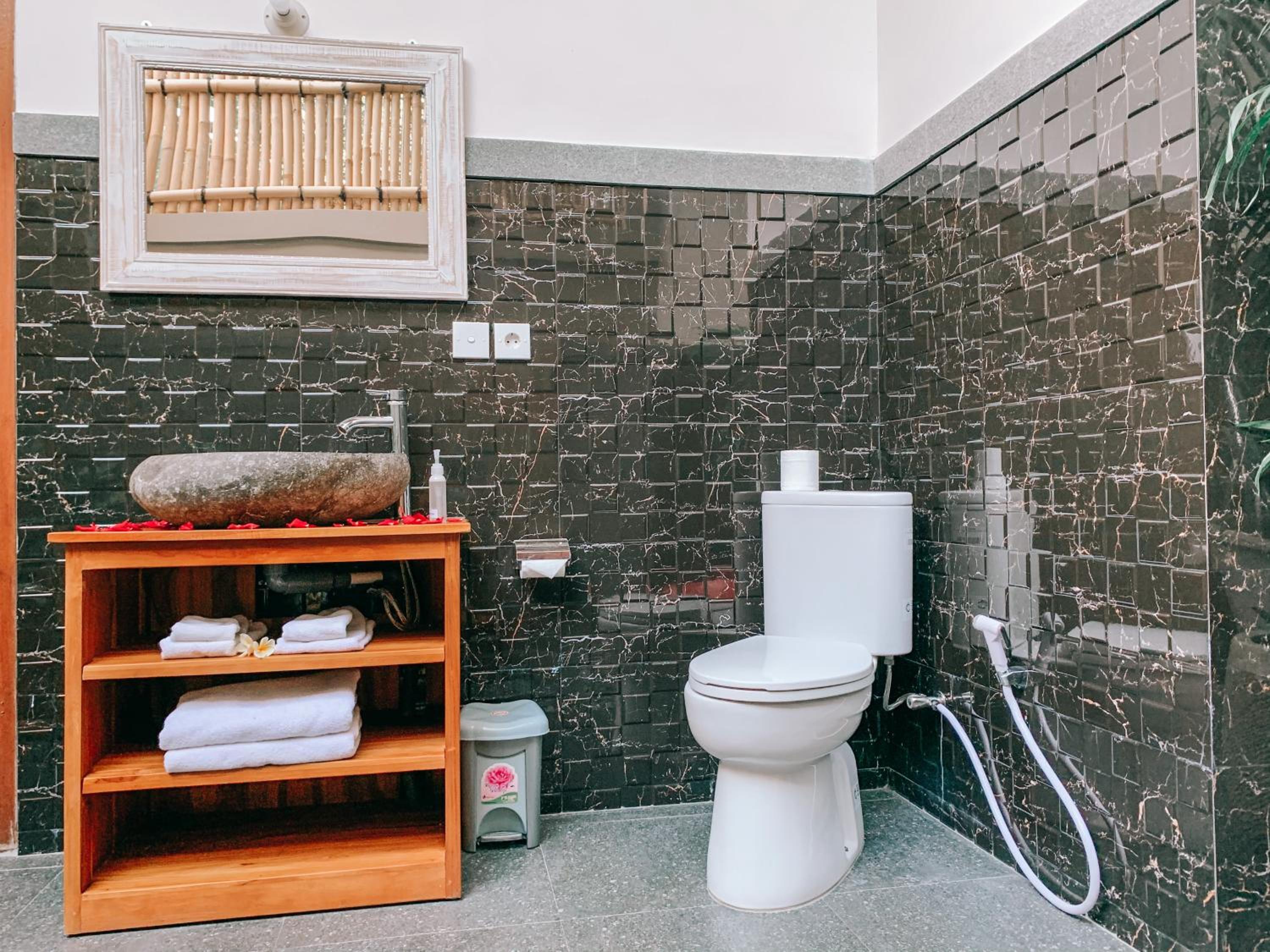 Double Room with Private Bathroom - Photo 24