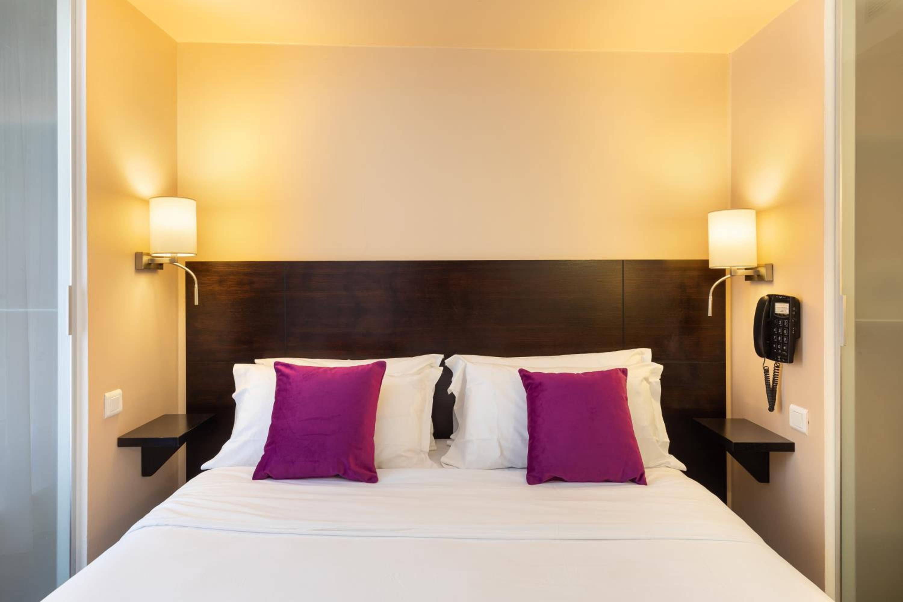 Double Room - Photo 10