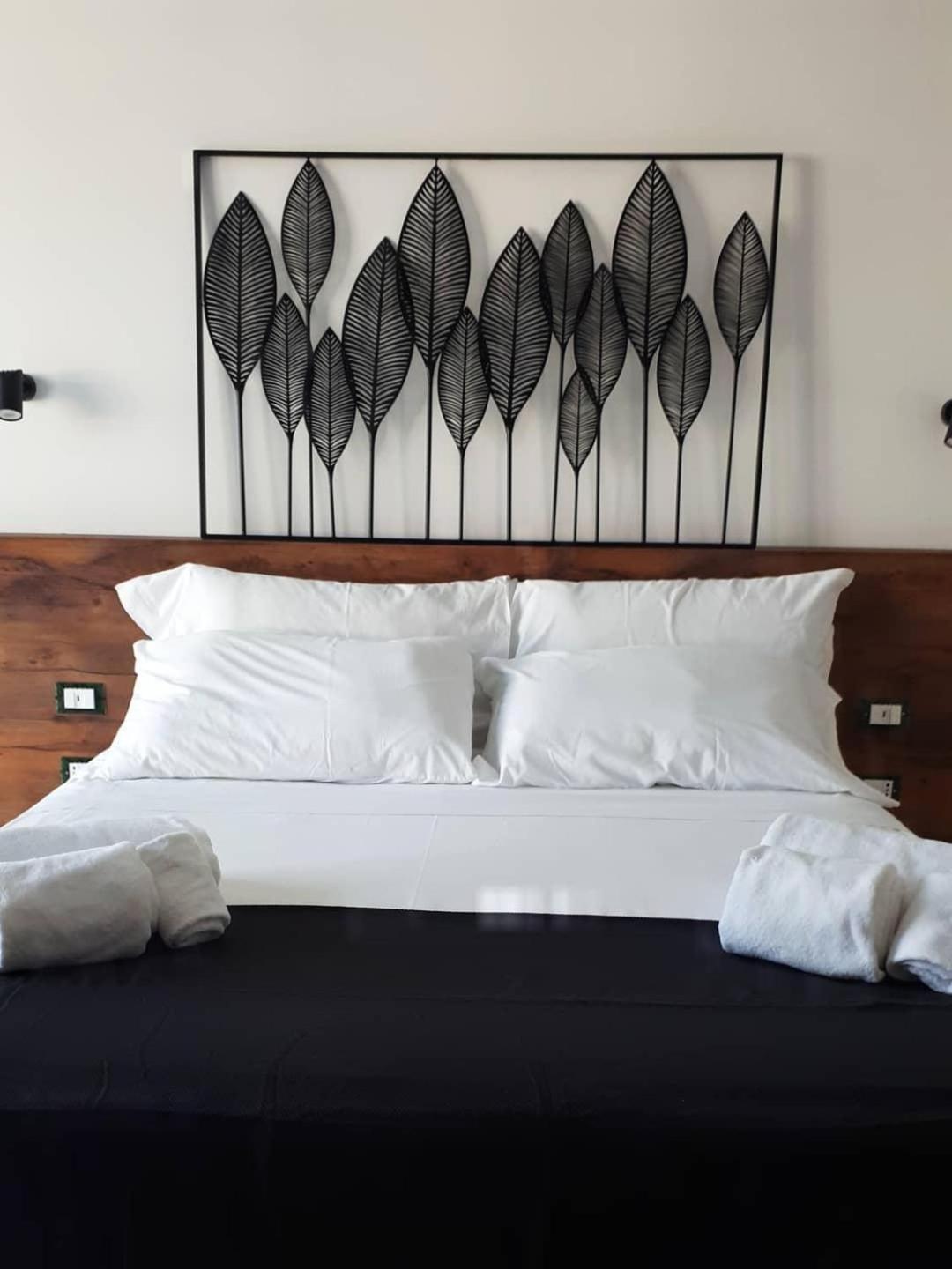 Queen Room with Pool View - Photo 3